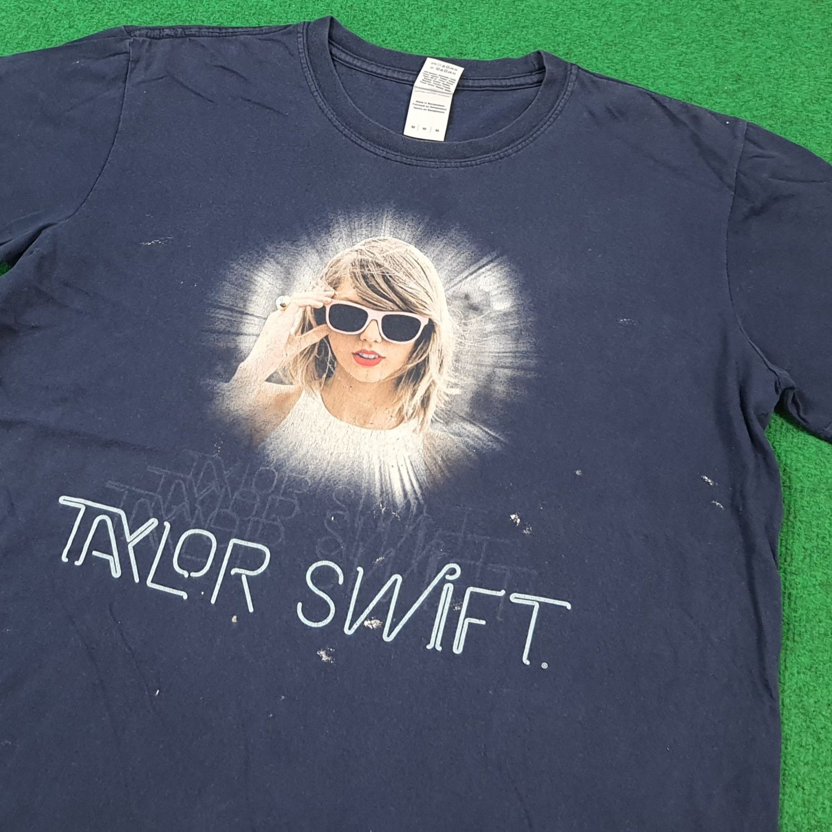 Band Tees Vintage Taylor Swift The 1989 World Tour Tshirt C301N2 Size US M / EU 48-50 / 2 - 2 Thumbnail