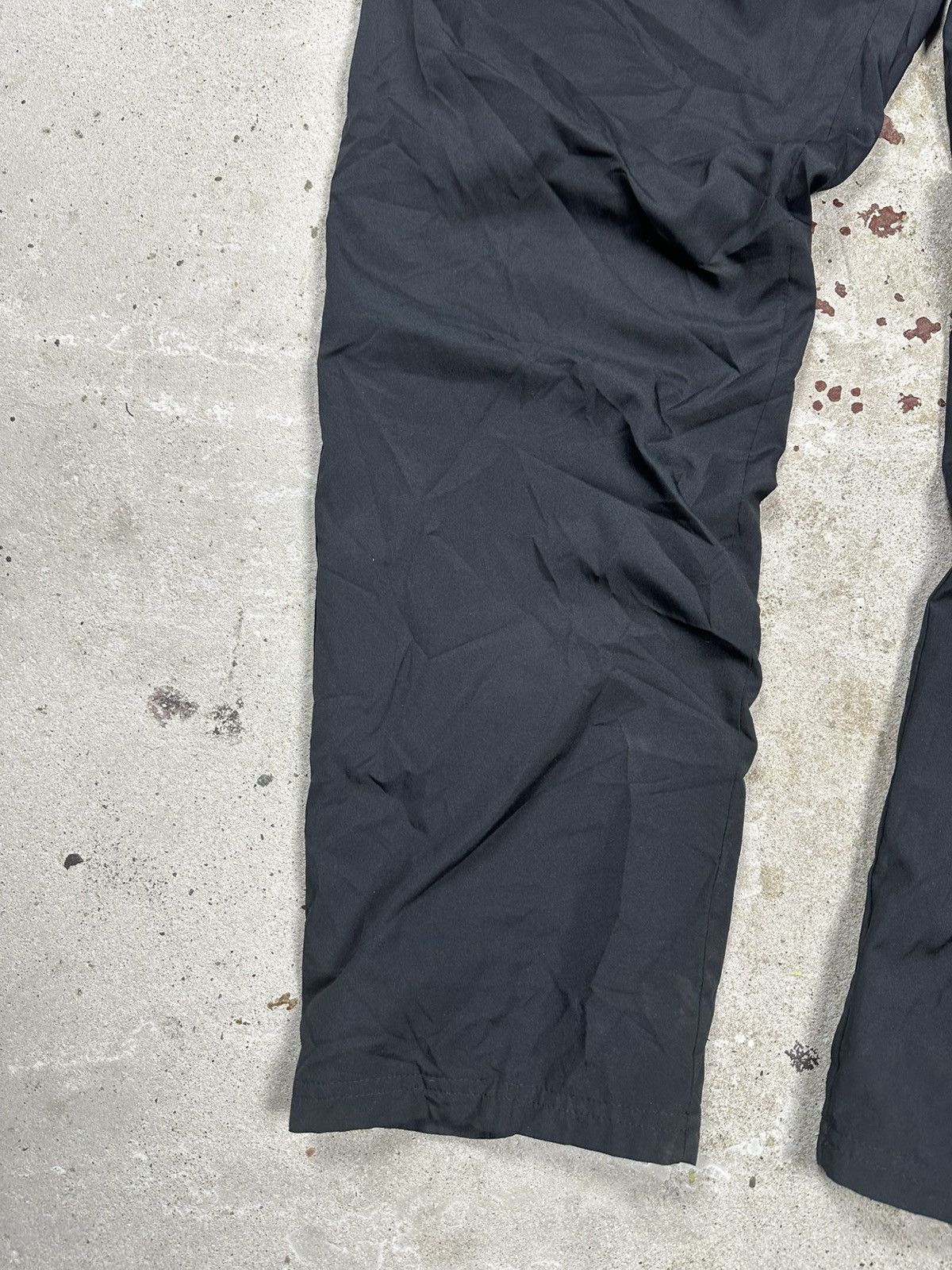 Nike Vintage Nike Black Track Pants Swoosh y2k Size US 34 / EU 50 - 4 Thumbnail