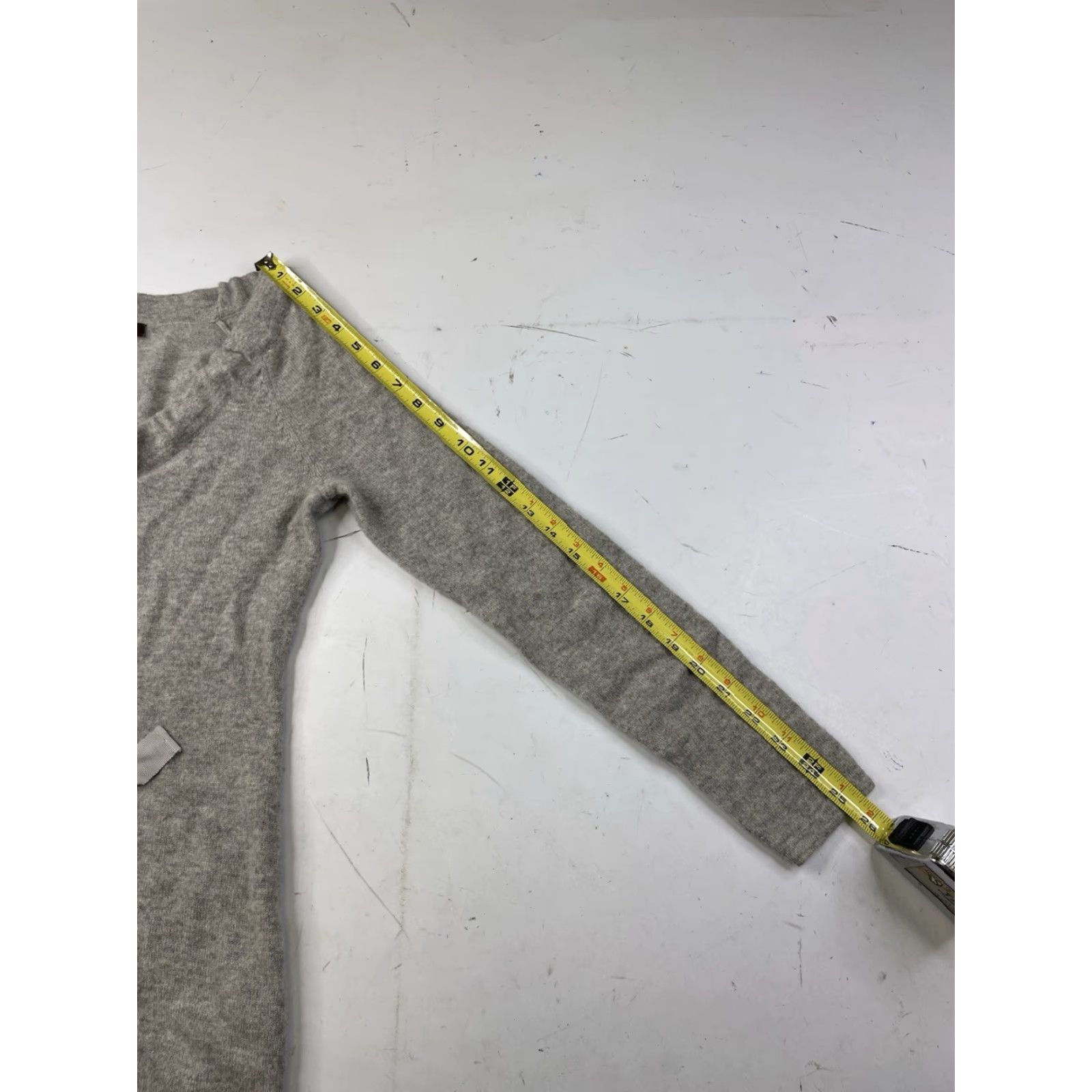 Vintage Adrienne Vittadini Sweater Women's Crew Neck Cashmere Bow Small Gray S Pullover Knit Size S / US 4 / IT 40 - 5 Thumbnail