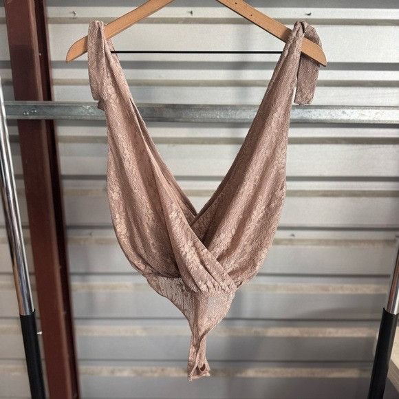 Free People NWT FREE PEOPLE INTIMATELY TAUPE TAN BODYSUIT SZ SMALL Size S / US 4 / IT 40 - 1 Thumbnail
