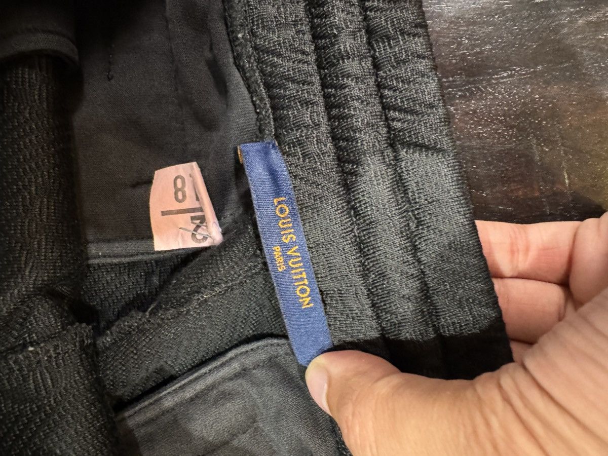 Louis Vuitton Louis Vuitton monogram embossed track pants black Size US 33 - 5 Thumbnail