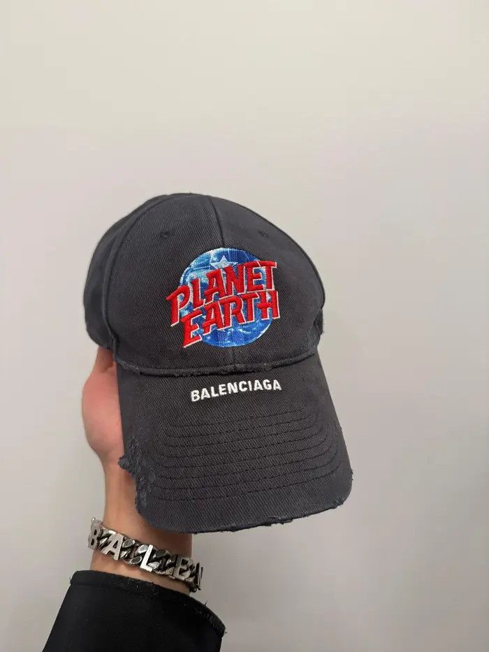 Balenciaga o1s1wg110326 Size: L / Planet Earth Hat / Cap in Black Size ONE SIZE - 5 Thumbnail