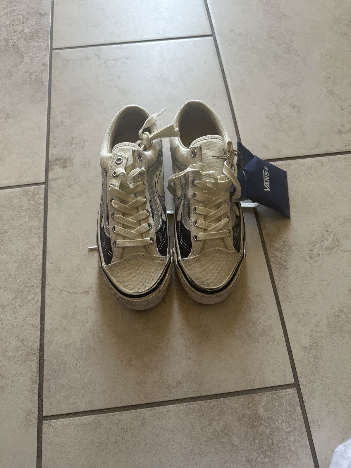Vans archive flame marshmallow Size US 7 / EU 40 - 5 Thumbnail