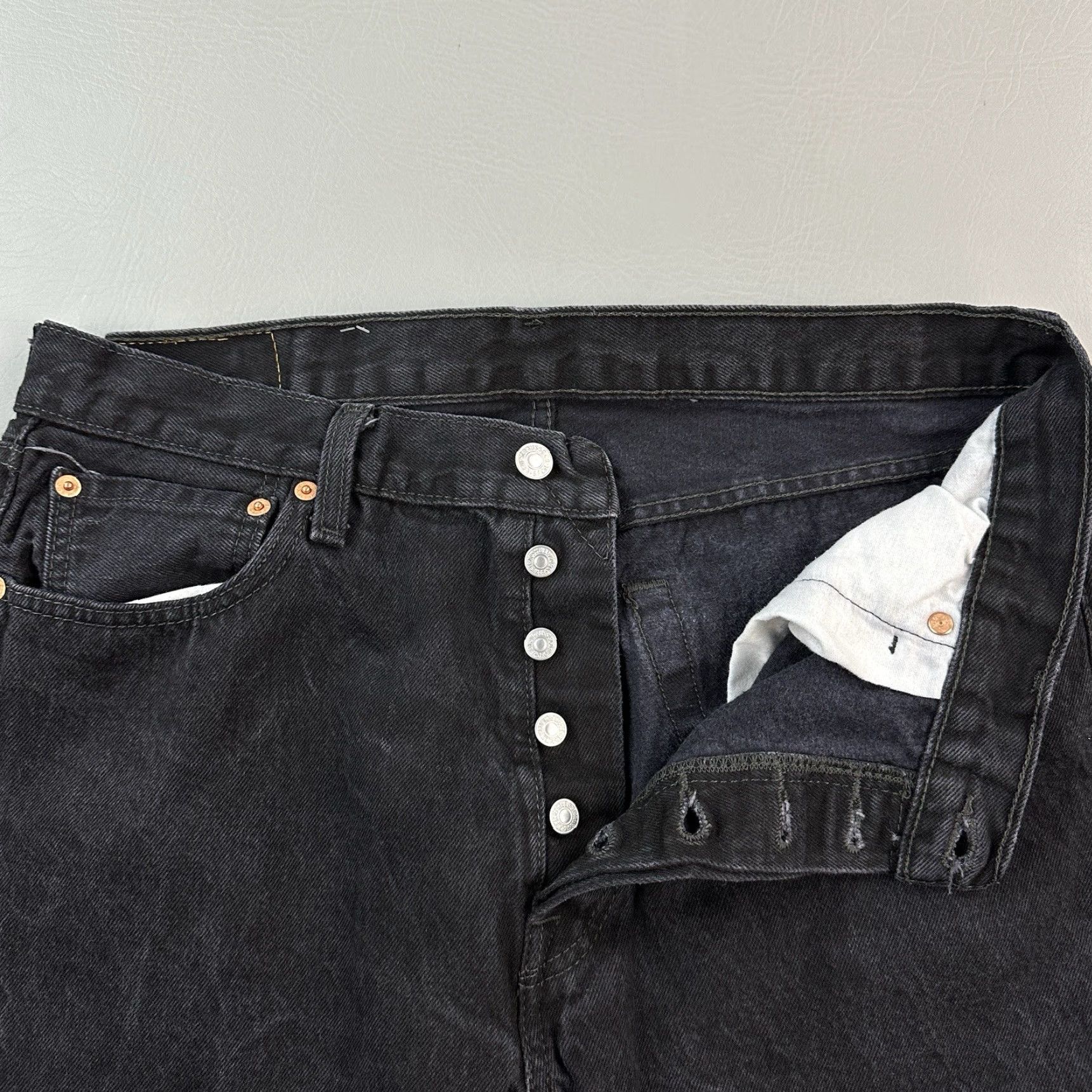 Levi's VINTAGE Levi's 501 Jeans Mens 36x34 36x32 Black Denim Straight Button Fly Casual Jeans Mens jeans Vintage 501 Cowboy Logo Retro USA Mens Size US 36 / EU 52 - 6 Thumbnail