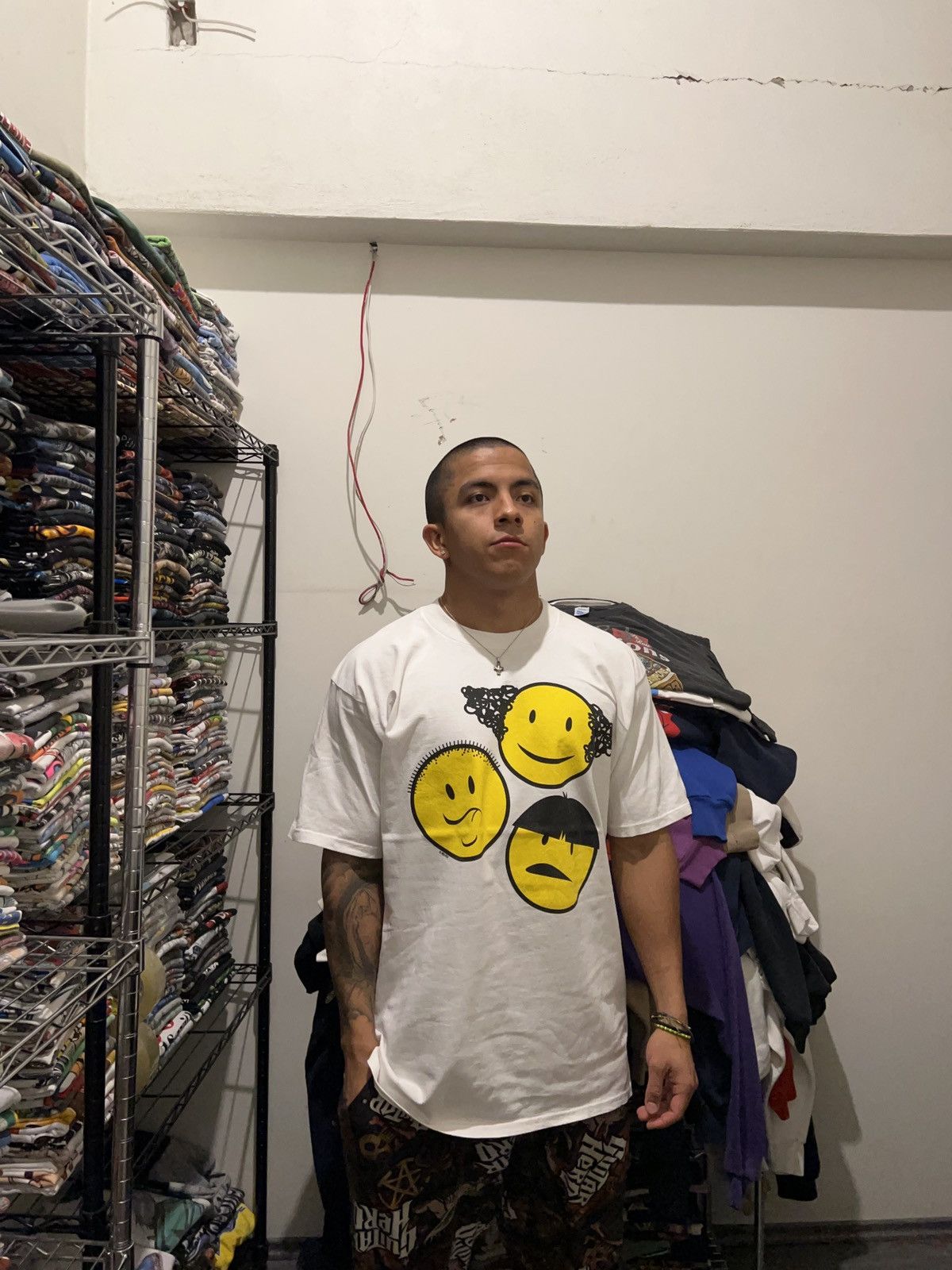 Gildan 90s Emoji Faces Haircuts Random Funny Tee Keltex Size US XL / EU 56 / 4 - 2 Thumbnail