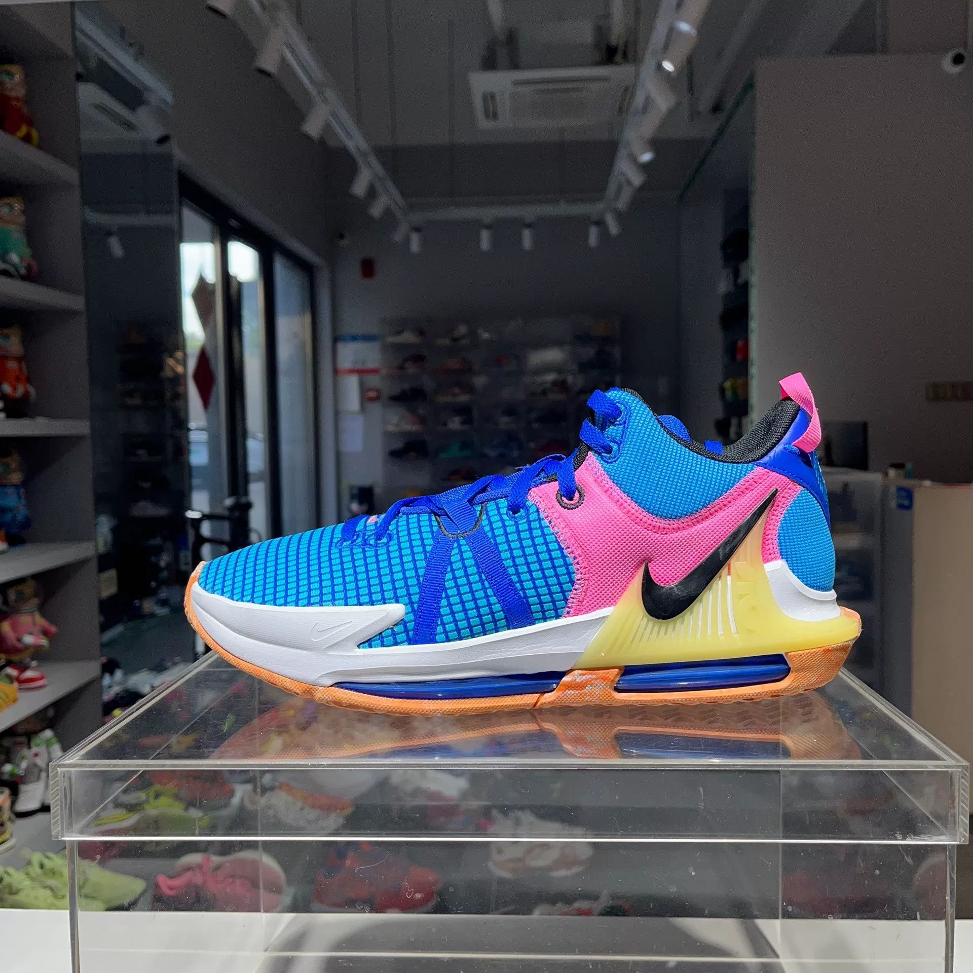 Nike Nike LEBRON Pink Lowtop Sneakers 13 Men Size US 13 / EU 46 - 1 Thumbnail