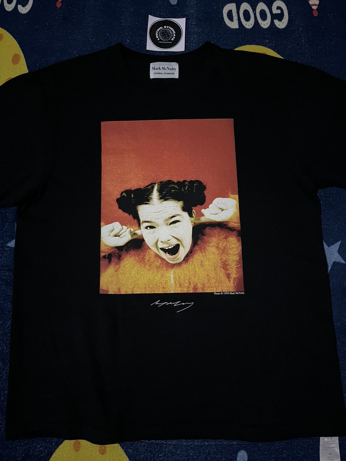 Band Tees Bjork Potrait Electronic Pop Artist Iceland Singer Tee Size US M / EU 48-50 / 2 - 2 Thumbnail