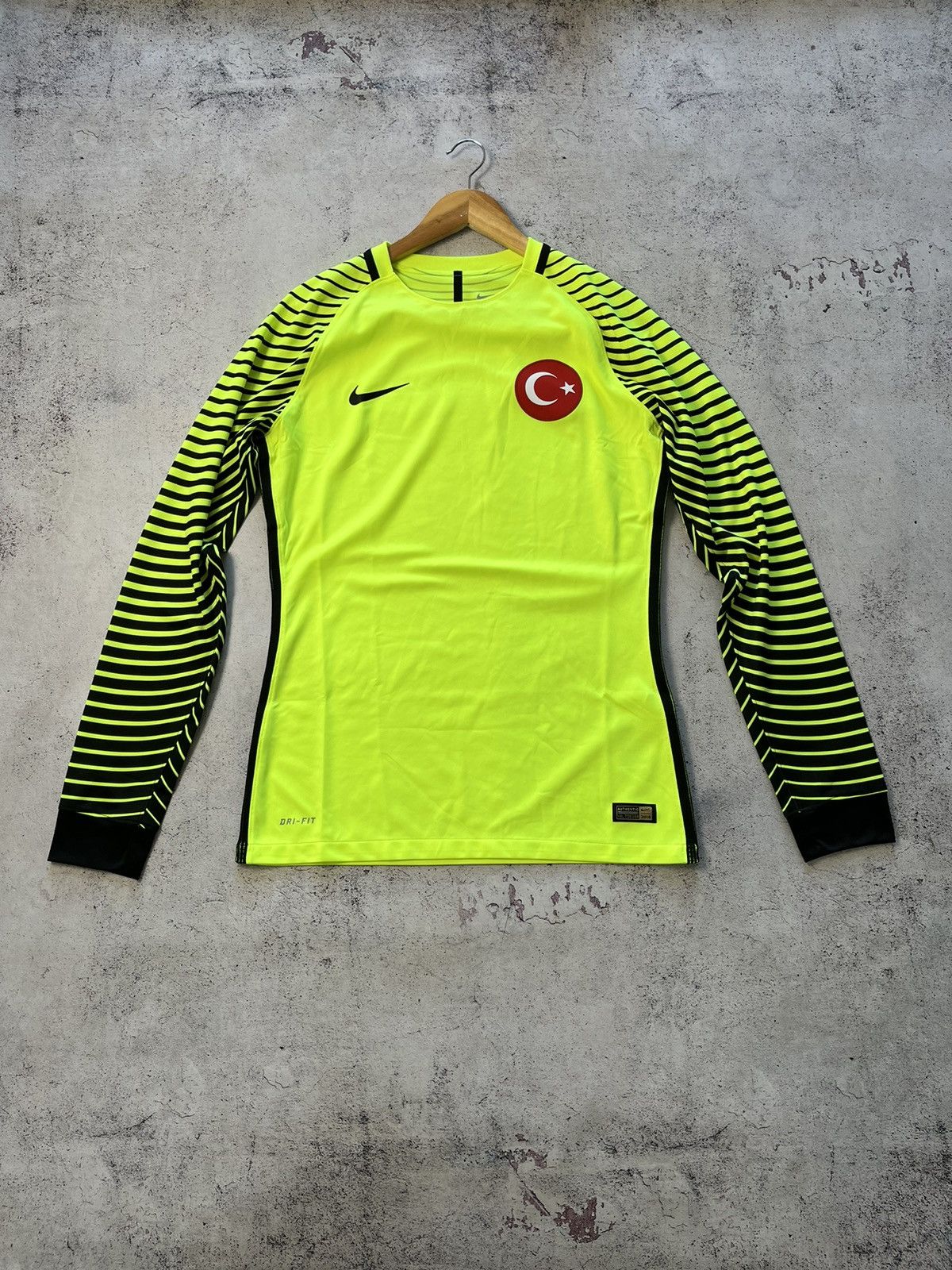 Nike NIKE TURKEY SOCCER JERSEY GOALKEEPER 2016/2017 MATCH WORN Size US M / EU 48-50 / 2 - 2 Thumbnail