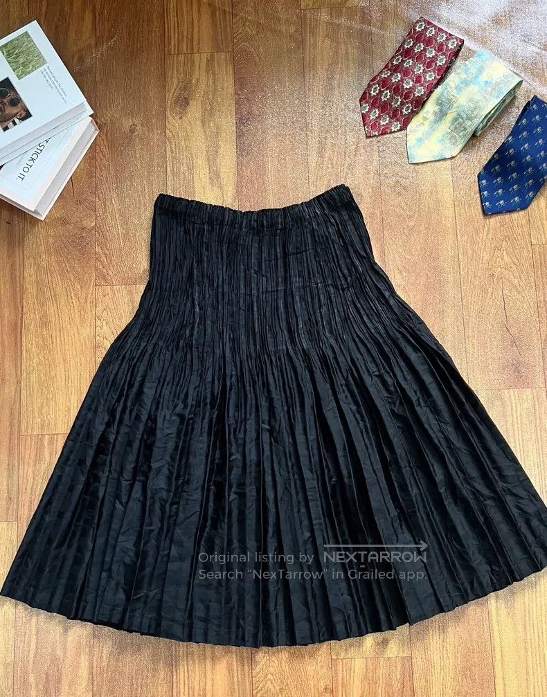 Issey Miyake Issey Miyake Black Versatile Pleated Midi Skirt Size 25" / US 0 / IT 36 - 3 Thumbnail