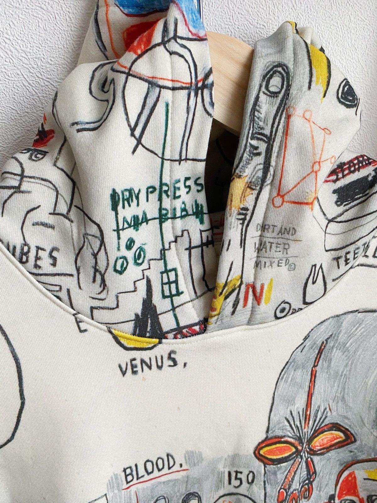 H&M × Jean-Michel Basquiat × Who Decides War WHO DECIDES WAR x BASQUIAT x H&M RELAXED FIT COTTON HOODIE Size US S / EU 44-46 / 1 - 16 Thumbnail