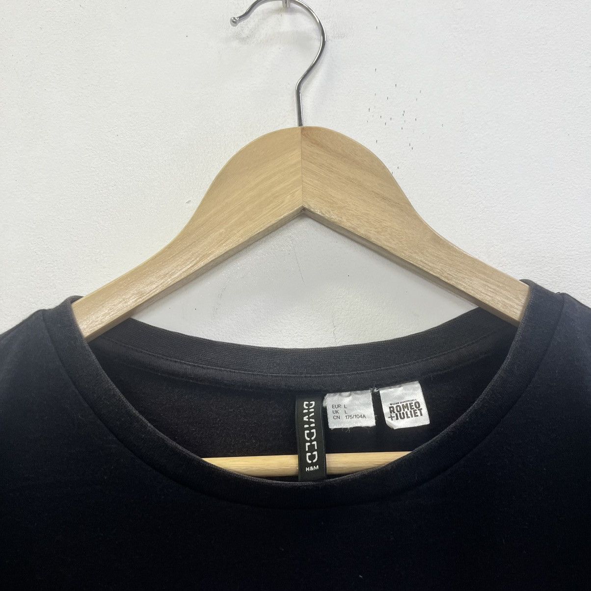 H&M ROMEO + JULIET from WILLIAM SHAKESPEAR’S Movie Boxy H&M Tee Size US L / EU 52-54 / 3 - 3 Thumbnail