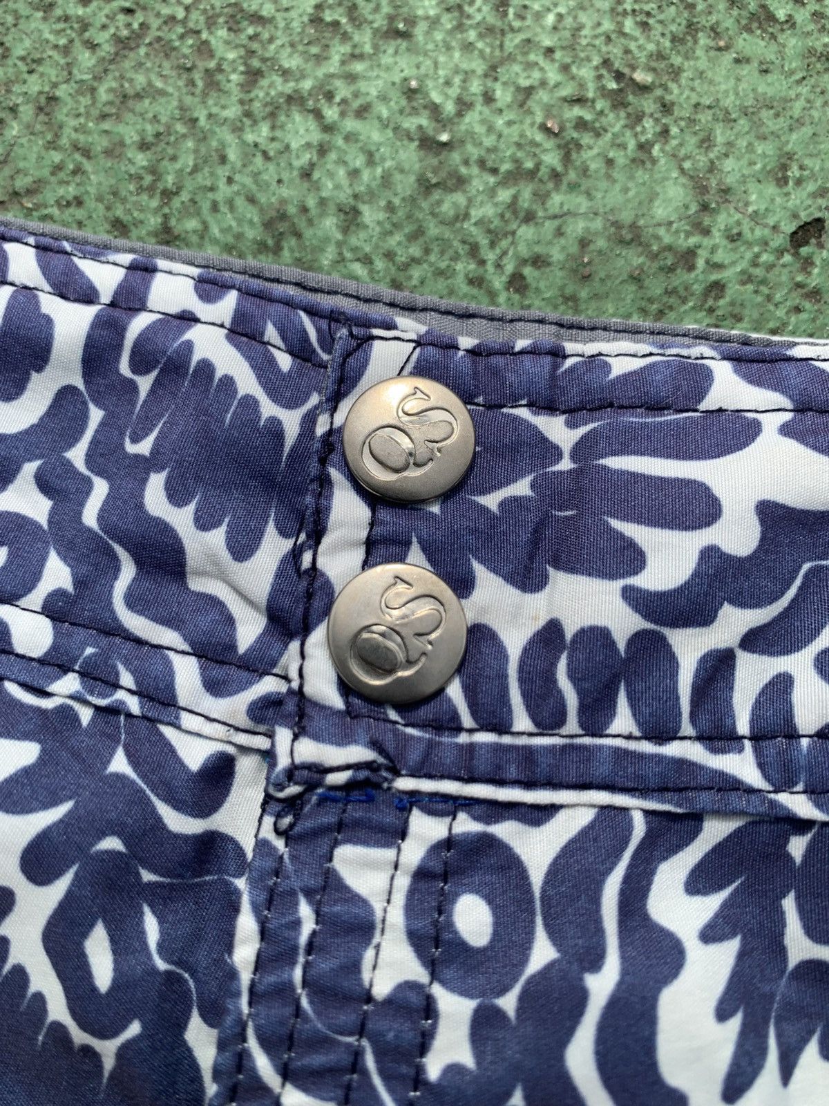 Quiksilver VINTAGE QUIKSILVER DRAGON BOARD SHORTS Size US 32 / EU 48 - 6 Thumbnail