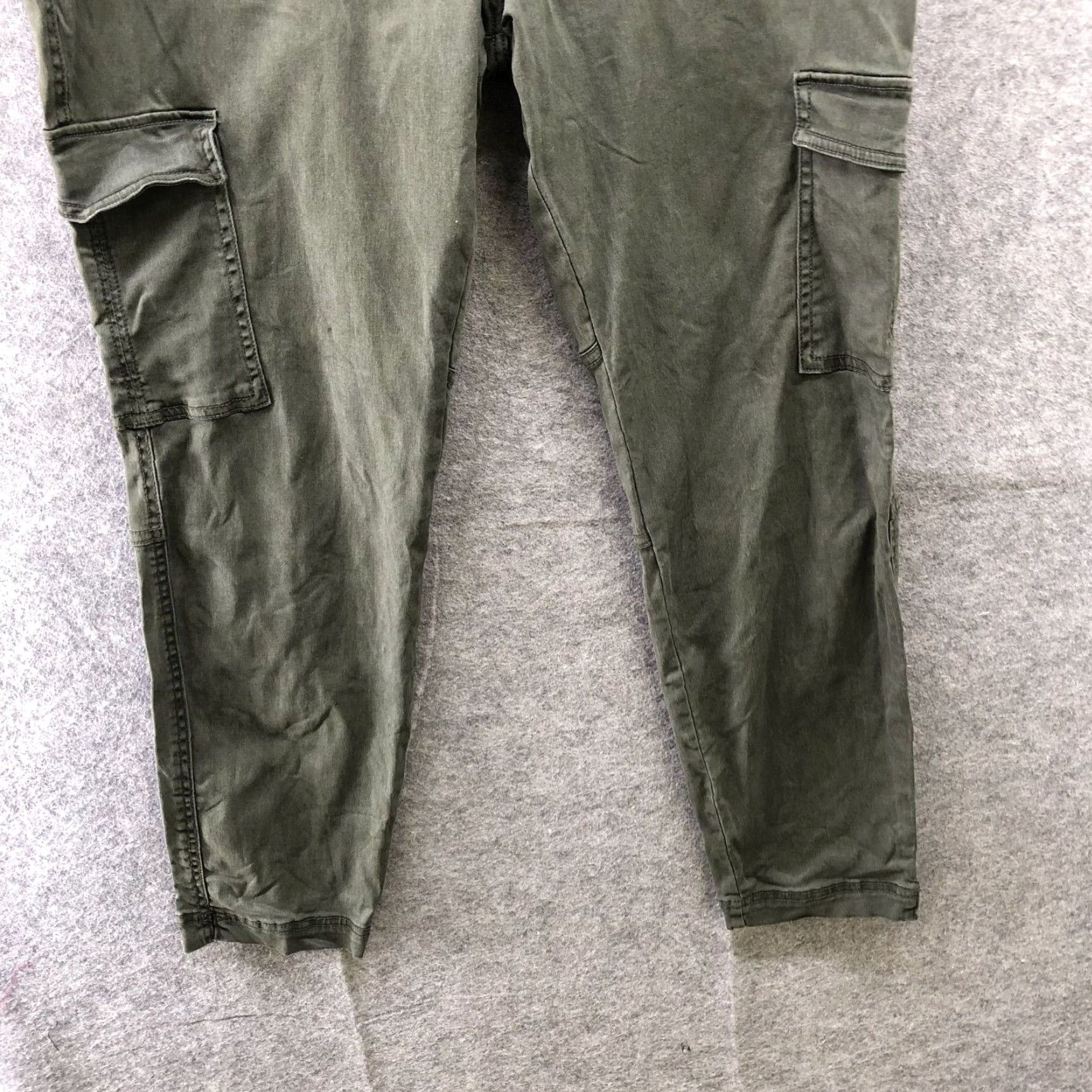 H&M H&M Womens High Rise Cargo Jeans Army Green Size 18 Extra Large XL Skinny Slim Size 40" / US 18 - 4 Thumbnail