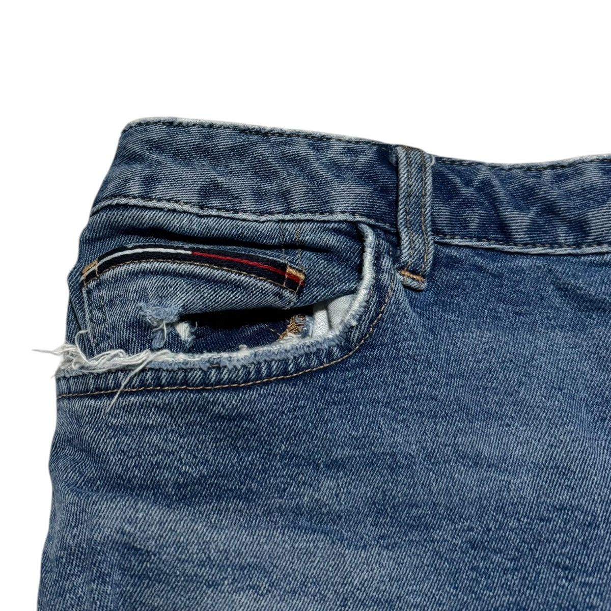 Tommy Hilfiger Tommy Hilfiger Medium Wash Cut Off Shorts Women 10 34" Waist Size 34" / US 12 / IT 48 - 4 Thumbnail