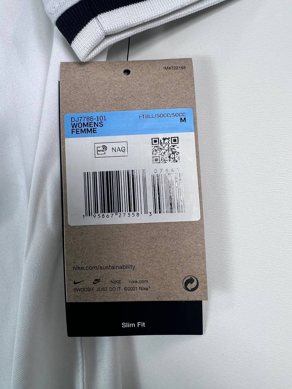 Nike NWT Eintracht Frankfurt 2022-23 Home Shirt Womens Nike SizeM Size M / US 6-8 / IT 42-44 - 4 Thumbnail