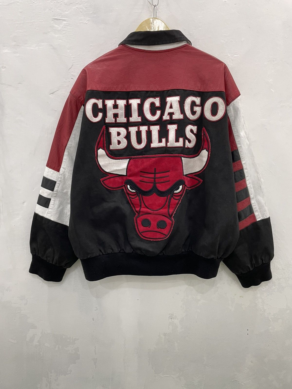 Jeff Hamilton Jeff Hamilton x Chicago Bulls Size US M / EU 48-50 / 2 - 1 Thumbnail