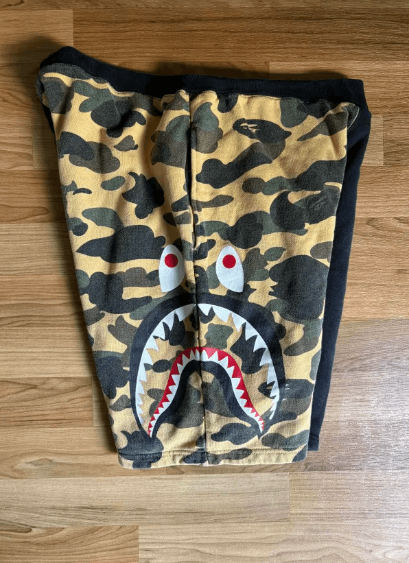 Bape BAPE 1st Camo Side Shark Sweatshort Black/Yellow SS20 Size L Size US 30 / EU 46 - 3 Thumbnail