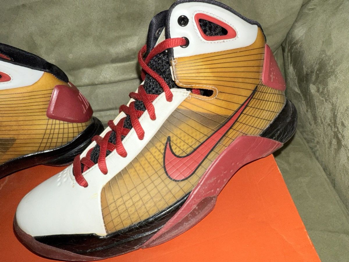 Nike Nike Hyperdunk “White/Varsity Red” 2008 Olympics Kobe EXC! Size US 8 / EU 41 - 14 Thumbnail