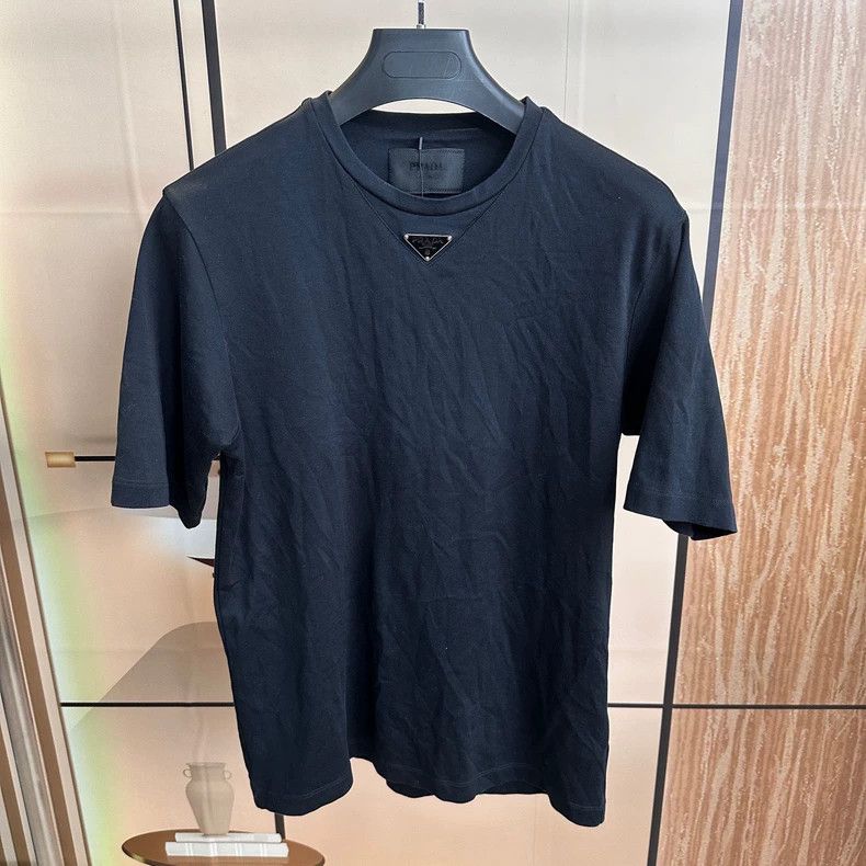 Prada Prada Black triangle short sleeves 2501-Nextarrow Size US XS / EU 42 / 0 - 1 Thumbnail