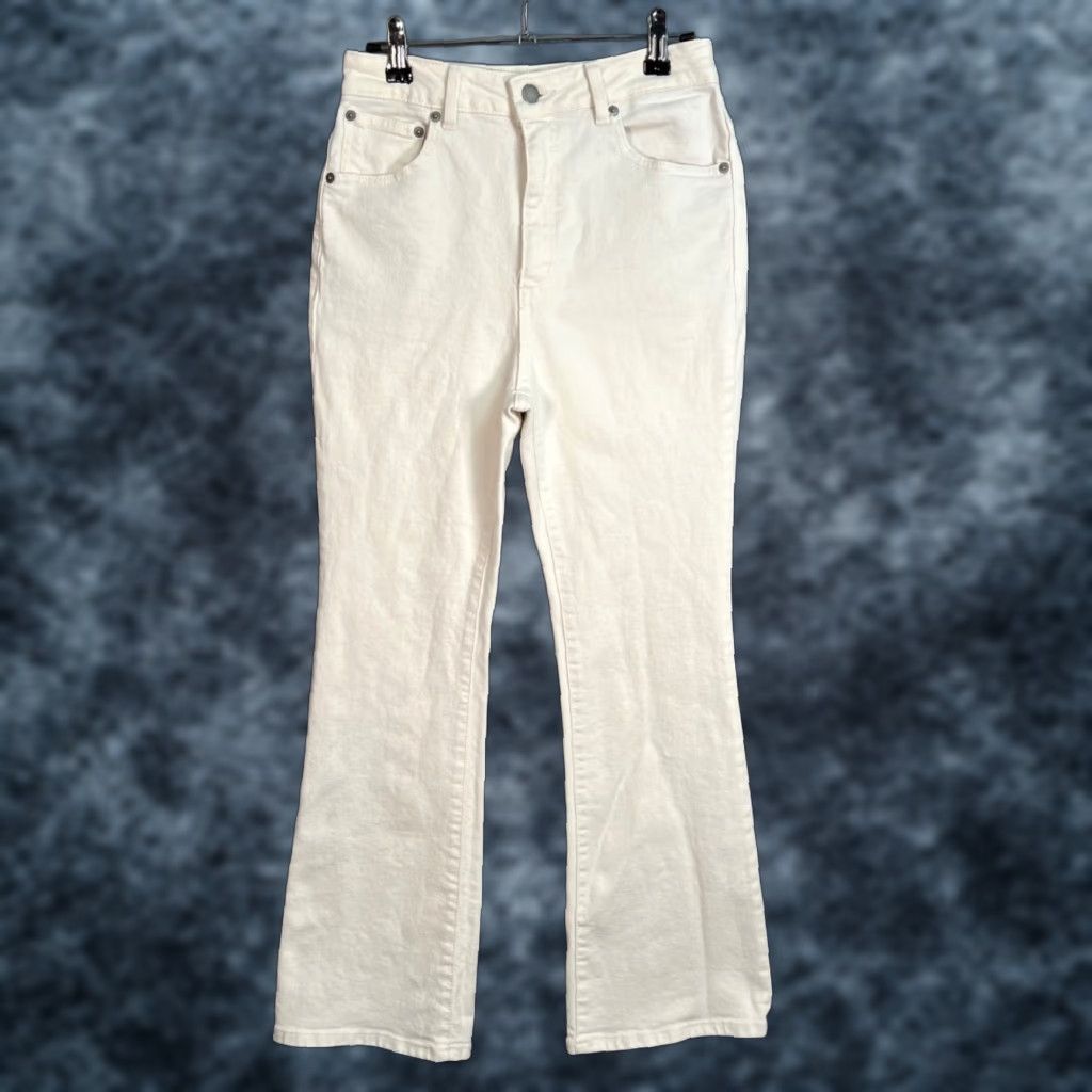 Vintage VINTAGE GU by Uniqlo High-Waisted White Denim Jeans Flared Legs Size M Cotton Blend Adult Womens Size 32" / US 10 / IT 46 - 1 Thumbnail