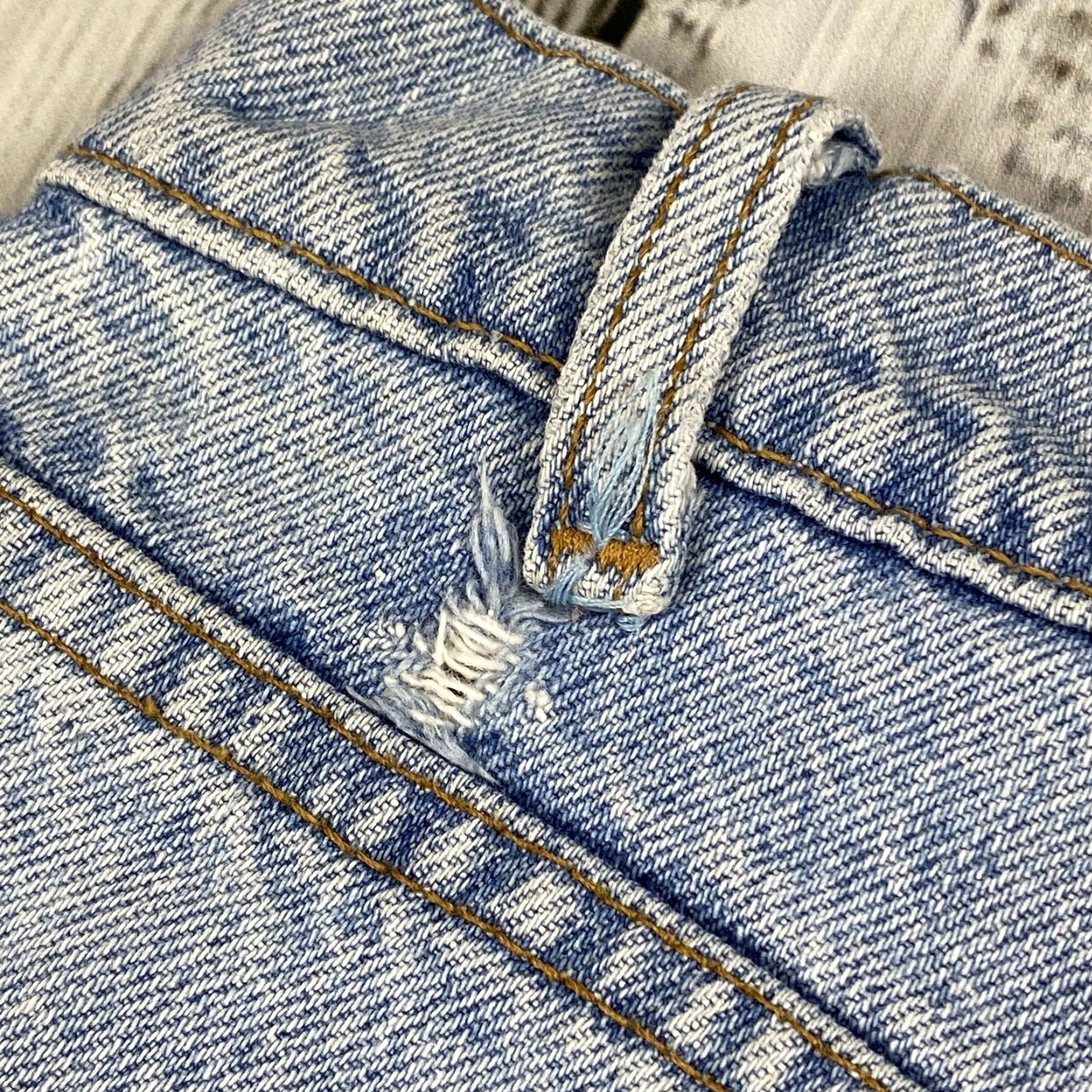 Levi's VINTAGE Levi's 550 Blue Denim Jeans Men W36 L30 Relaxed Fit Light Wash 90s Size US 36 / EU 52 - 6 Thumbnail