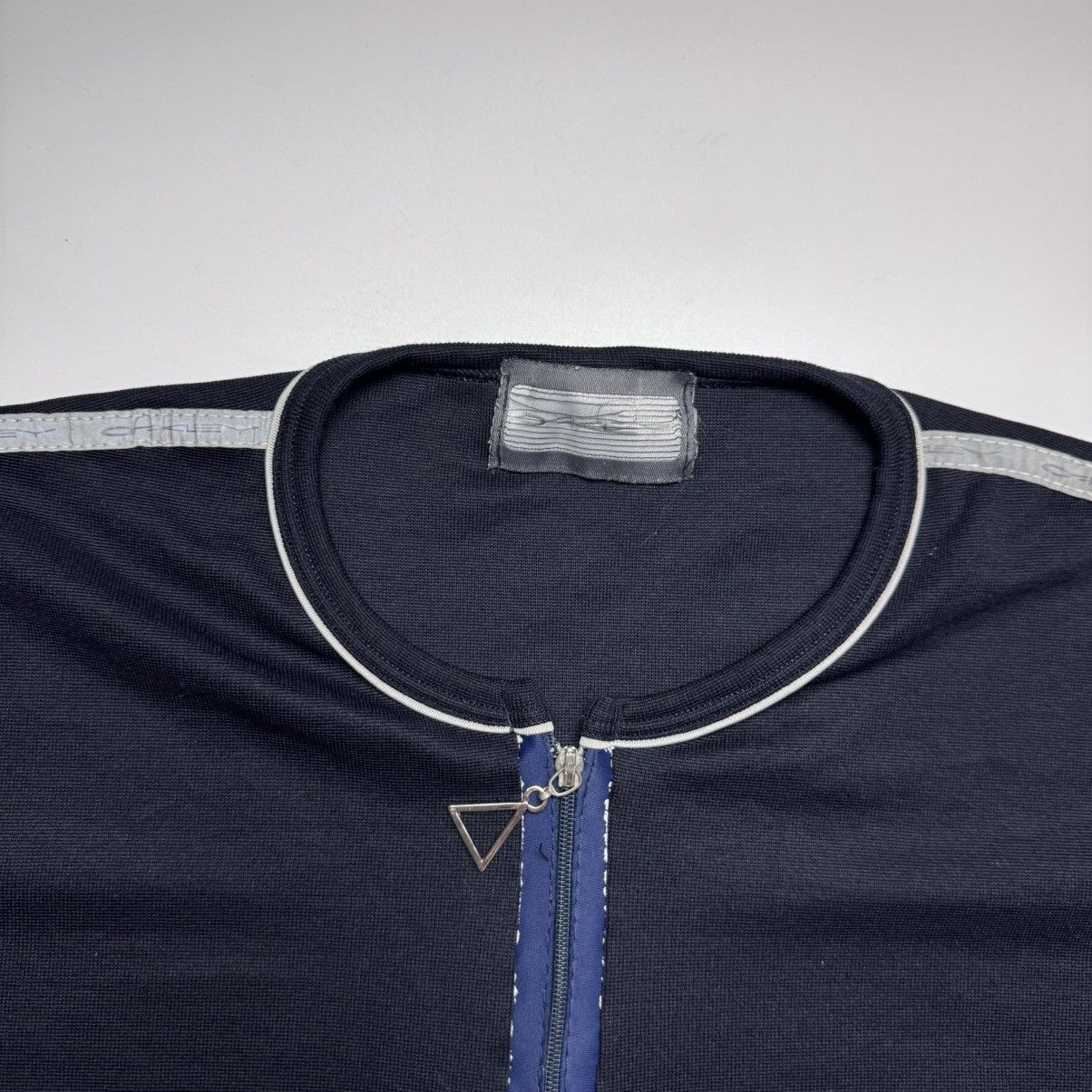 Oakley VINTAGE OAKLEY REFLECTIVE T SHIRT TEE Y2K Size US S / EU 44-46 / 1 - 7 Thumbnail