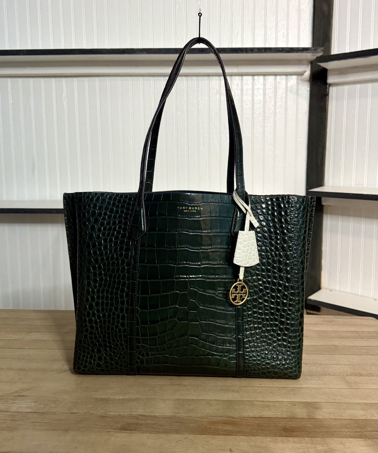 Tory Burch Tory Burch Green Embossed Croc Leather Tote Bag Purse Size ONE SIZE - 2 Thumbnail