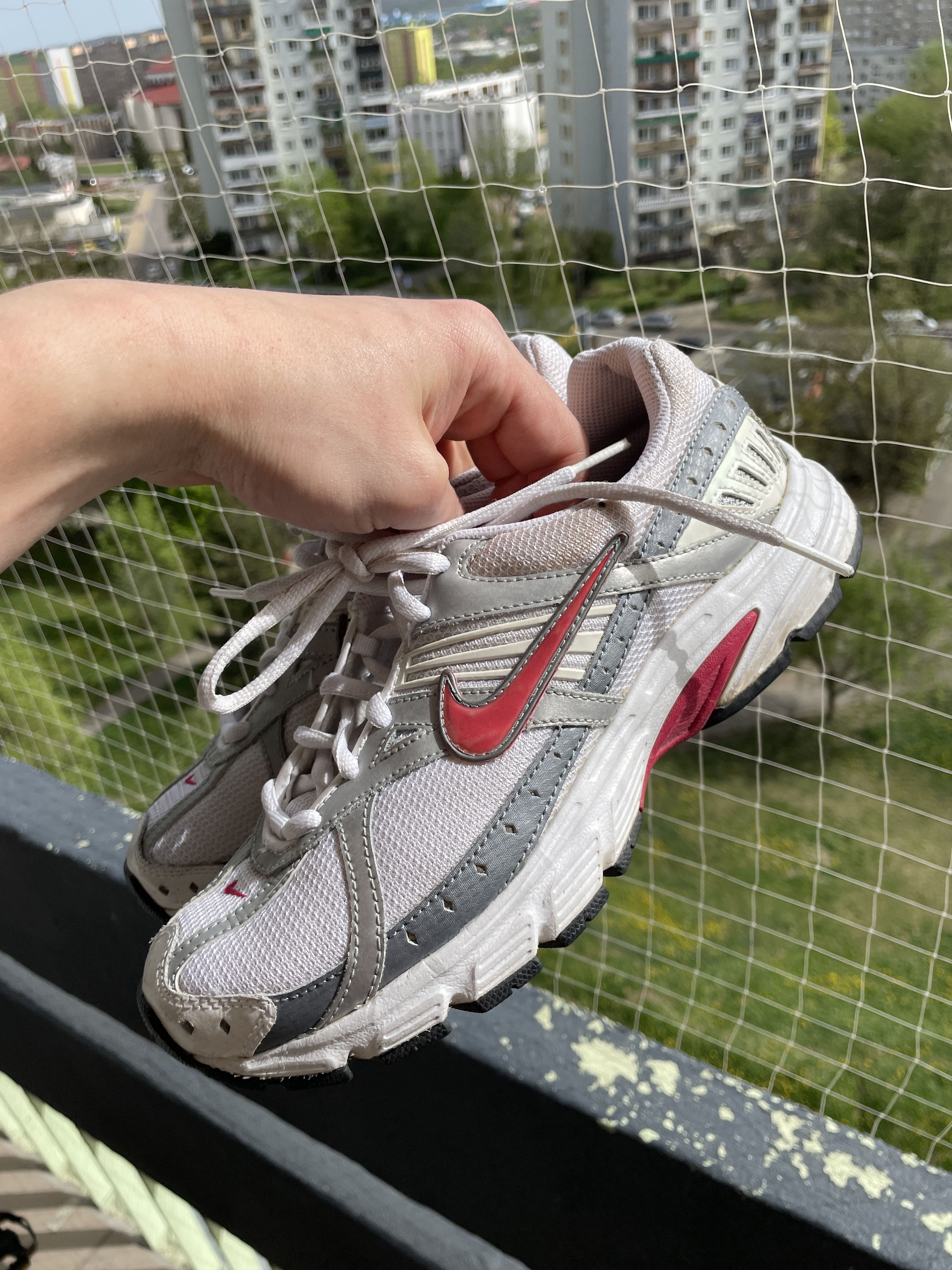 Y2K NIKE AIR DOWNSHIFTER GREY RED RUNNER SNEAKERS