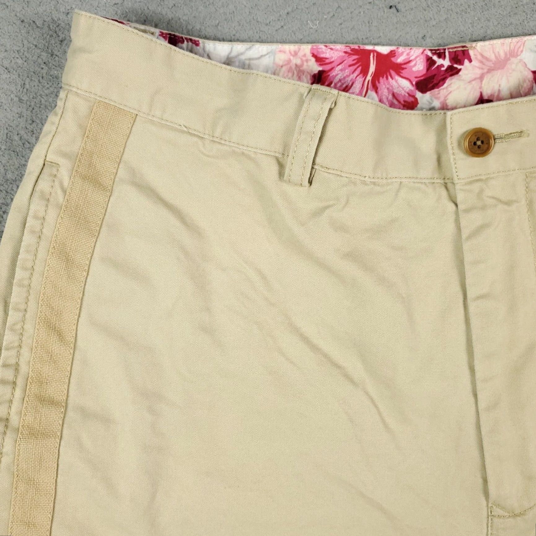 Tommy Hilfiger VINTAGE Tommy Hilfiger Shorts Women's Size 32 Beige Casual Chino Flat Front Size 32" / US 10 / IT 46 - 2 Thumbnail