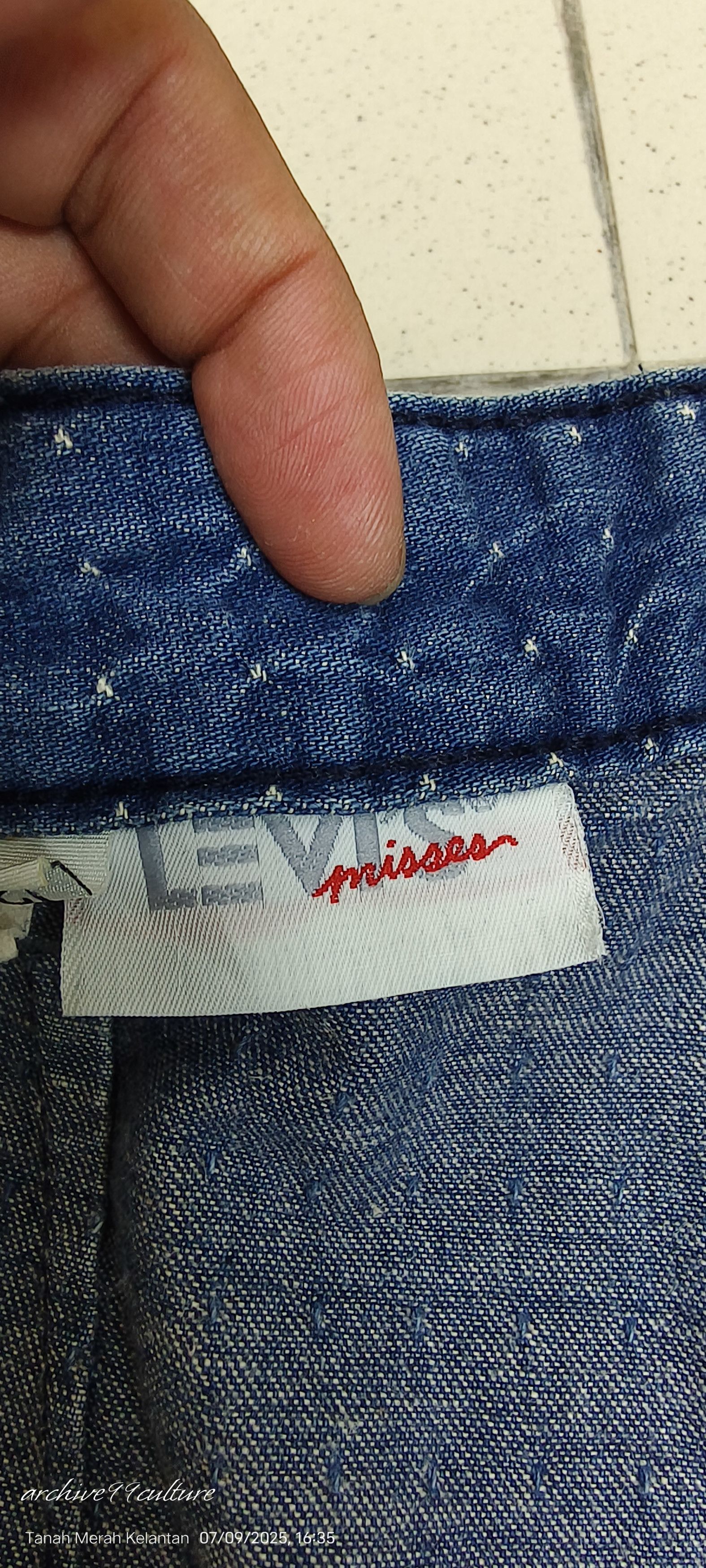 Levi's Vintage 90's Levi's Misses Snow high rise tapered jeans Size 28" / US 6 / IT 42 - 6 Thumbnail