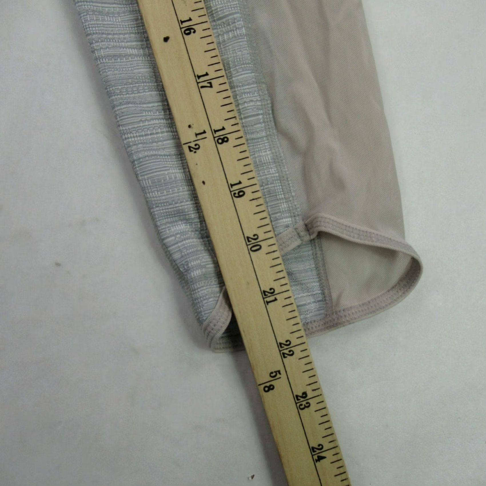 Athleta Athleta Leggings Womens Small Casual Yoga Workout Waist 24" Inseam 22" Adult S Gray Knit Nylon Spandex Size 28" / US 6 / IT 42 - 6 Thumbnail