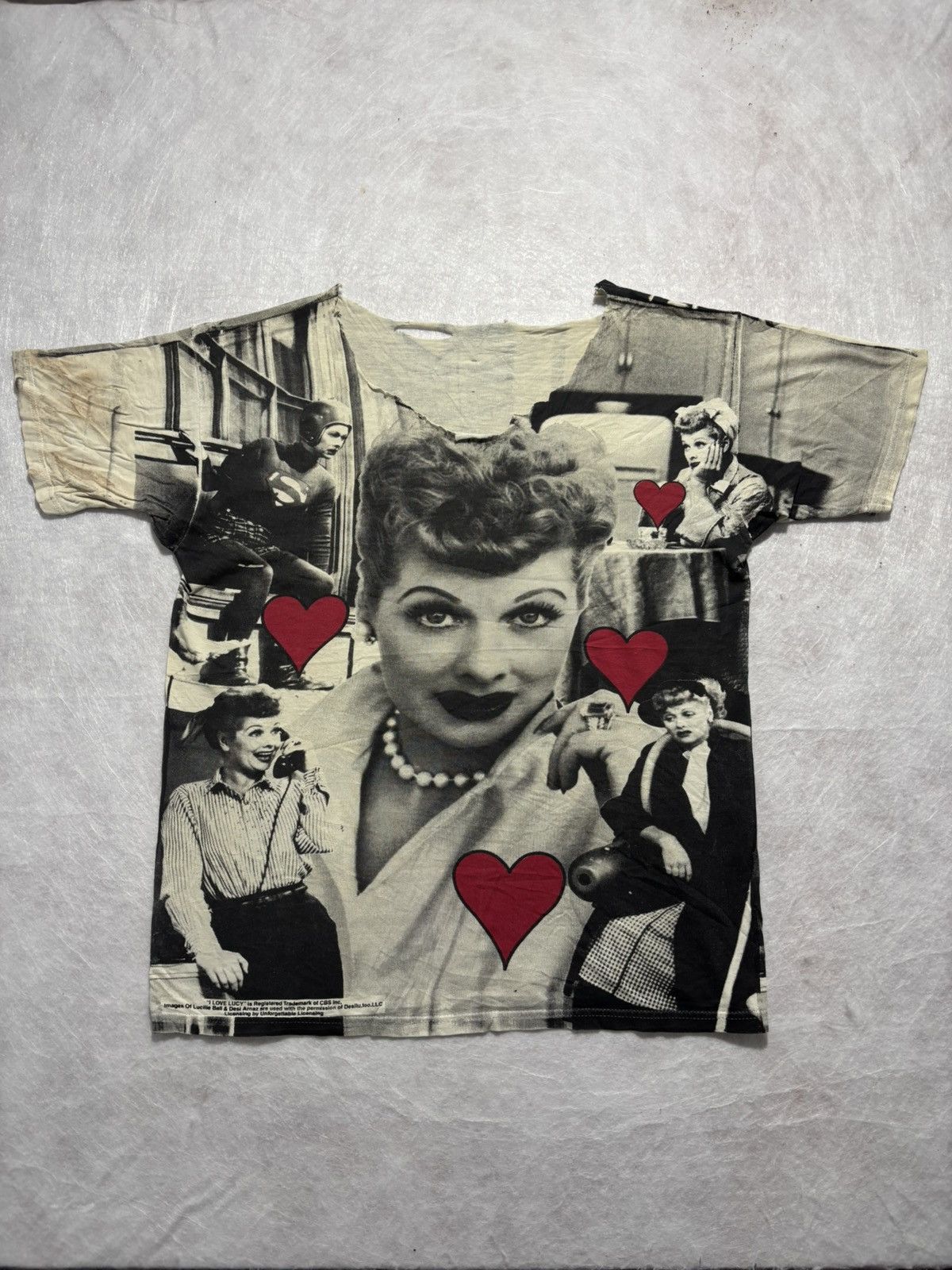 Vintage Vintage Distressed 90’s I Love Lucy OVP Tshirt Size US XL / EU 56 / 4 - 1 Thumbnail