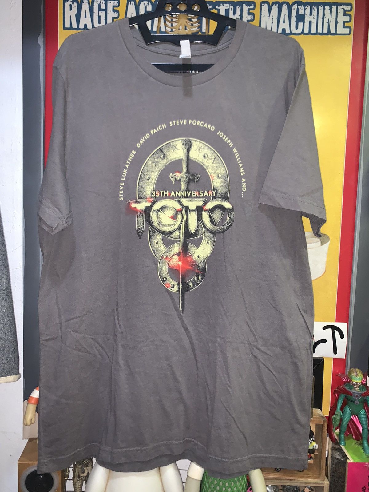 Band Tees TOTO “XXXV 35th Anniversary” band Tee Size US XL / EU 56 / 4 - 2 Thumbnail