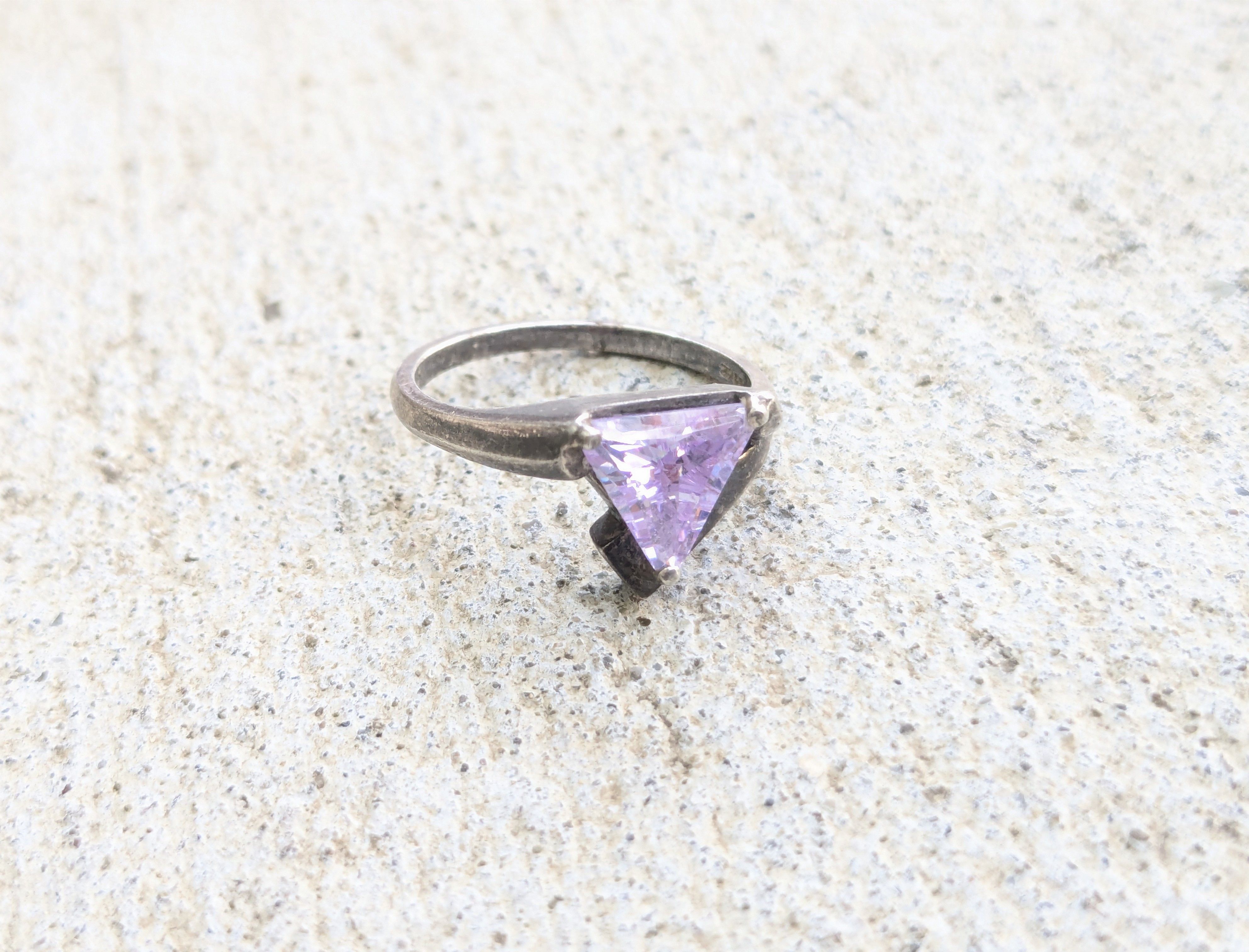 Jewelry × Sterling Silver × Vintage Sterling Silver Ring Lavender Purple CZ Triangle Faceted 8 Size ONE SIZE - 1 Thumbnail