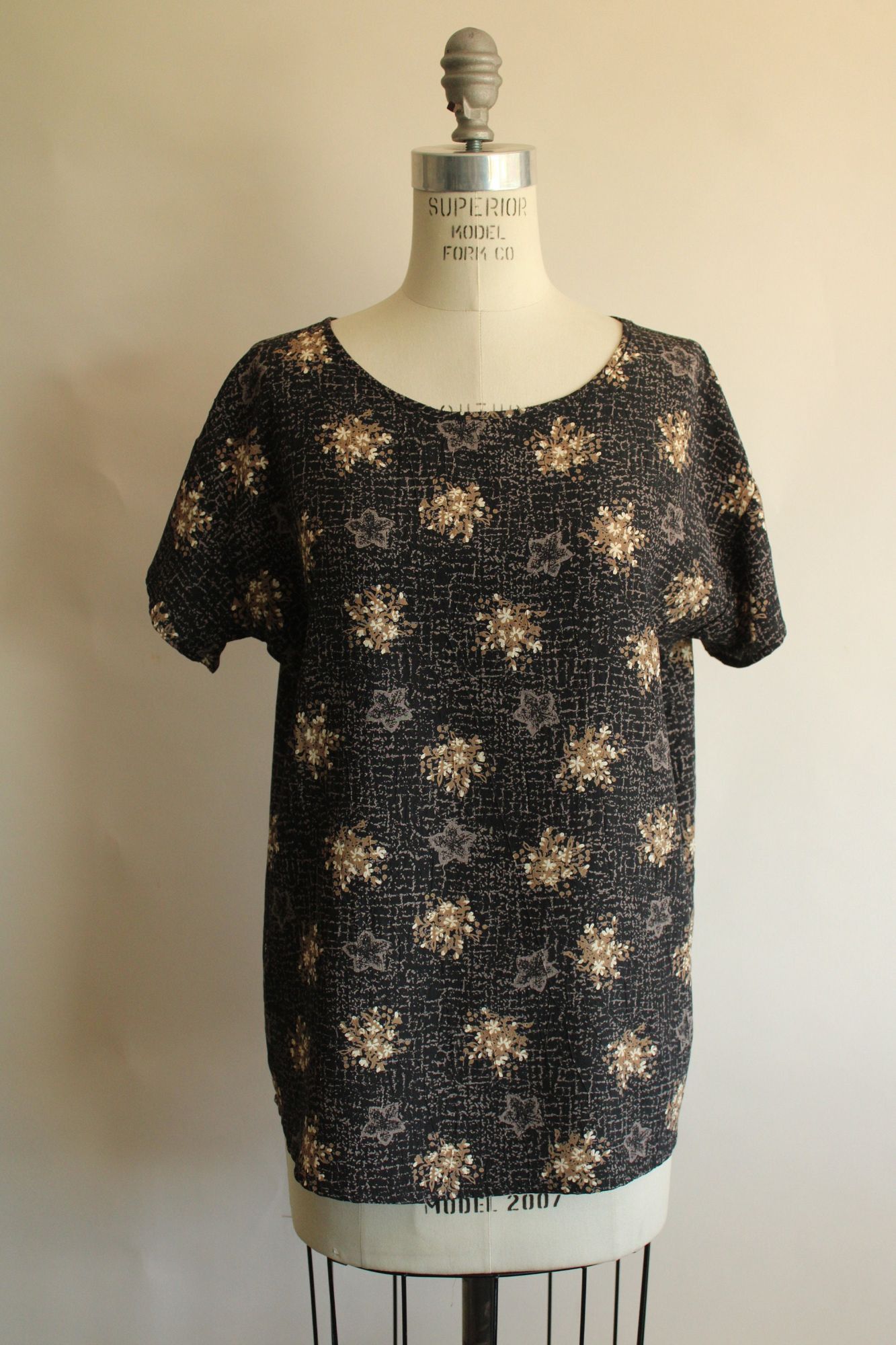 Vintage Vintage 1990s Blouse, Black and Gold and Gray Floral Print, Size M / US 6-8 / IT 42-44 - 1 Thumbnail