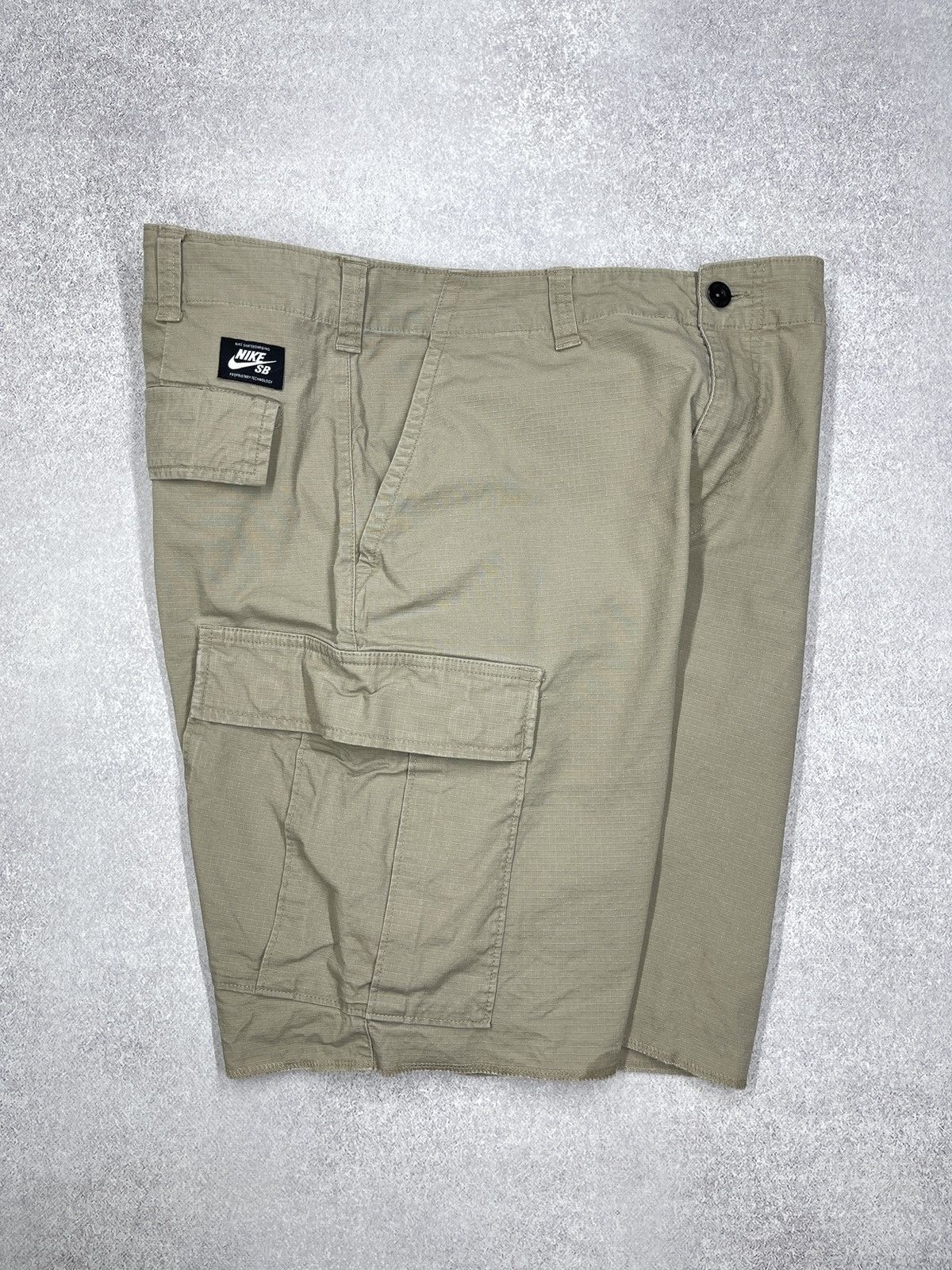 Nike Mens Nike SB Hawthorne Cargo Shorts Beige Drill Y2K TECH ACG Size US 32 / EU 48 - 2 Thumbnail