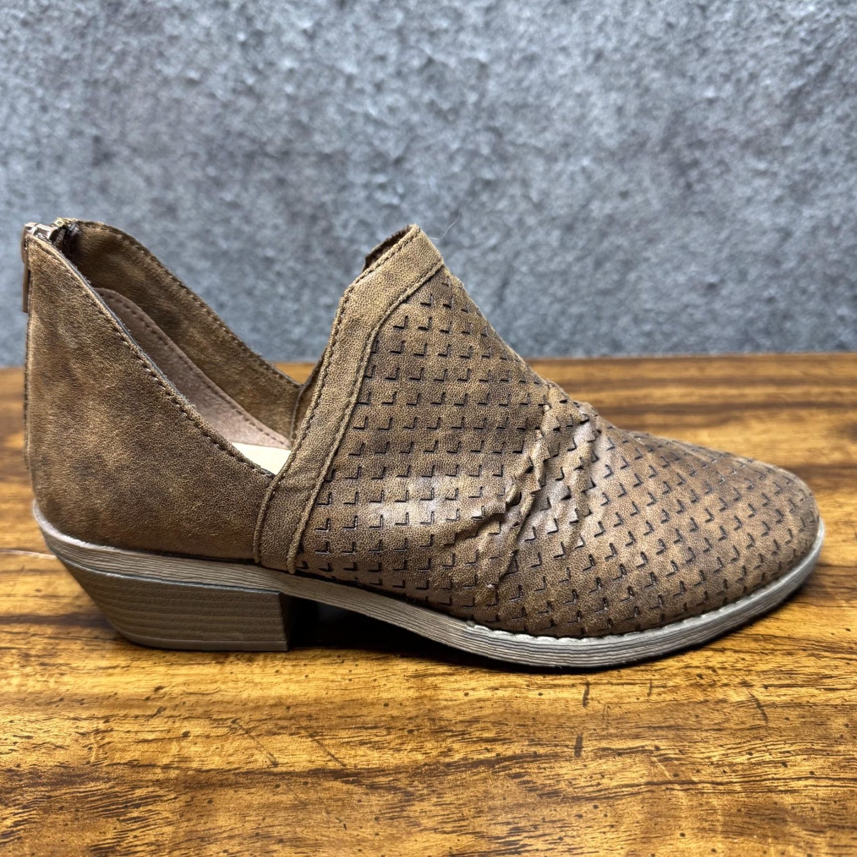 Vintage Report Daxton Boots Womens 7.5 Brown Ankle Bootie Cutout Perforated Low Heel Boots Casual Geometric Laser-Cut Breathable WMS 7.5 DAXTON Womens Size US 8 / IT 38 - 3 Thumbnail