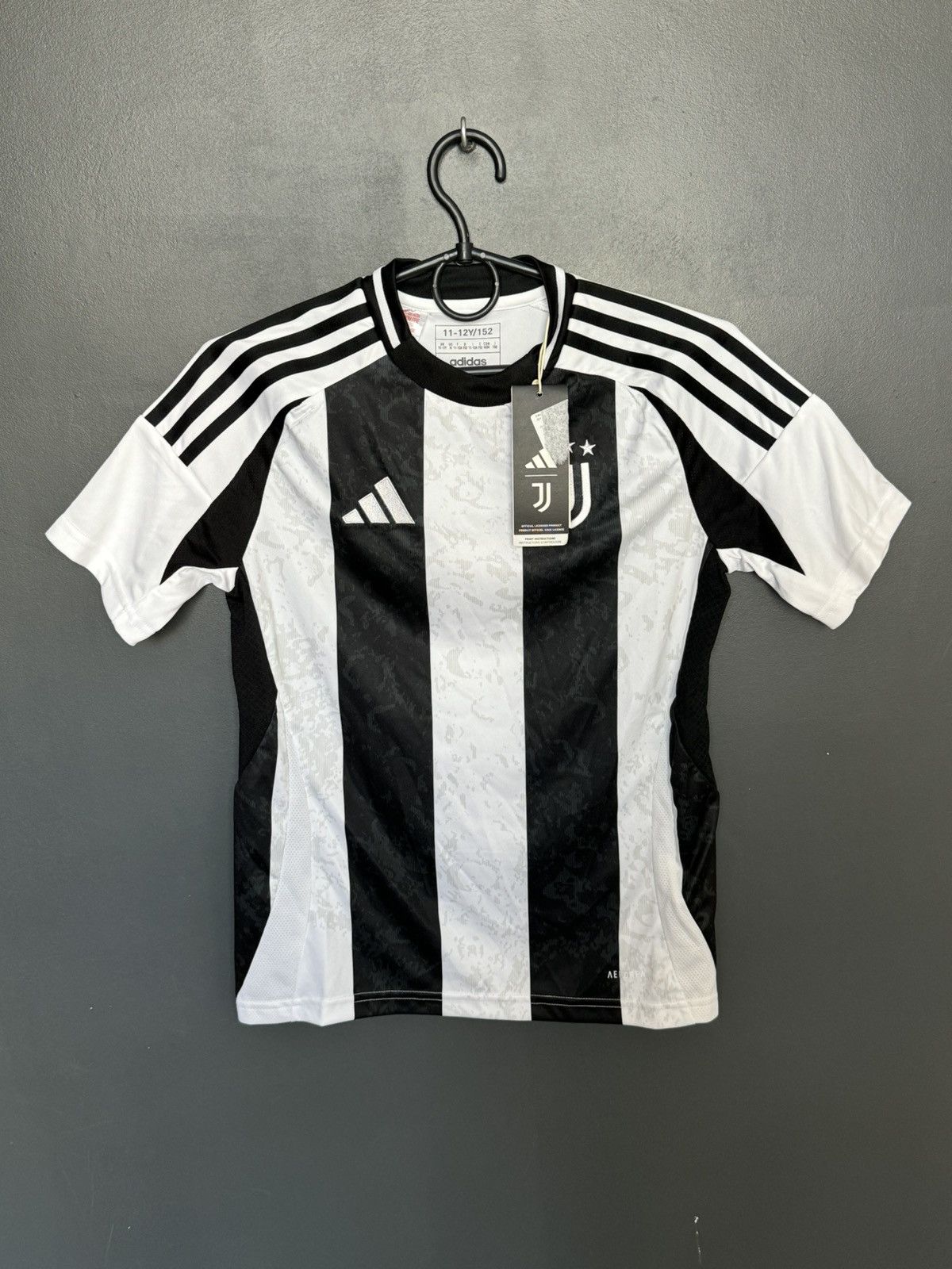 Adidas KIDS New Juventus 24/25 Home Football Jersey T-Shirt Size US XS / EU 42 / 0 - 1 Thumbnail