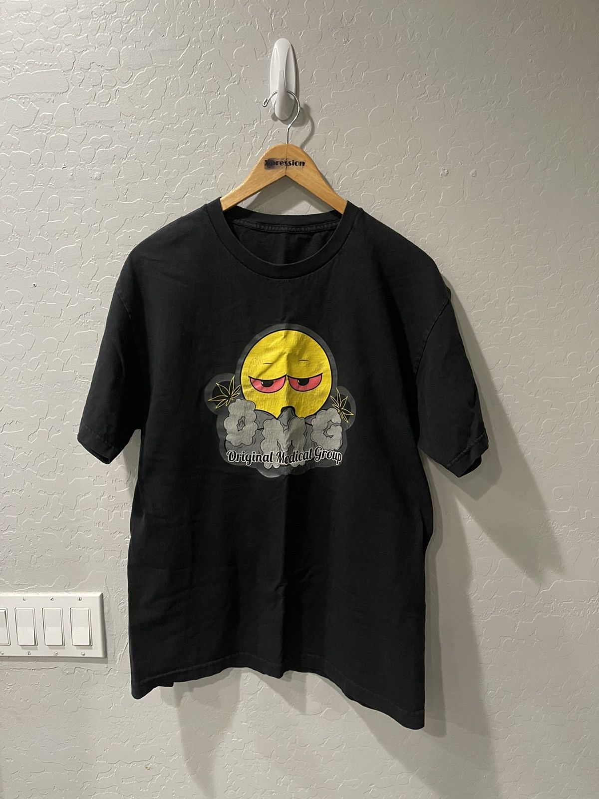 Vintage Original Medical Group Marijuana Smiley Face Shirt Large Size US L / EU 52-54 / 3 - 1 Thumbnail