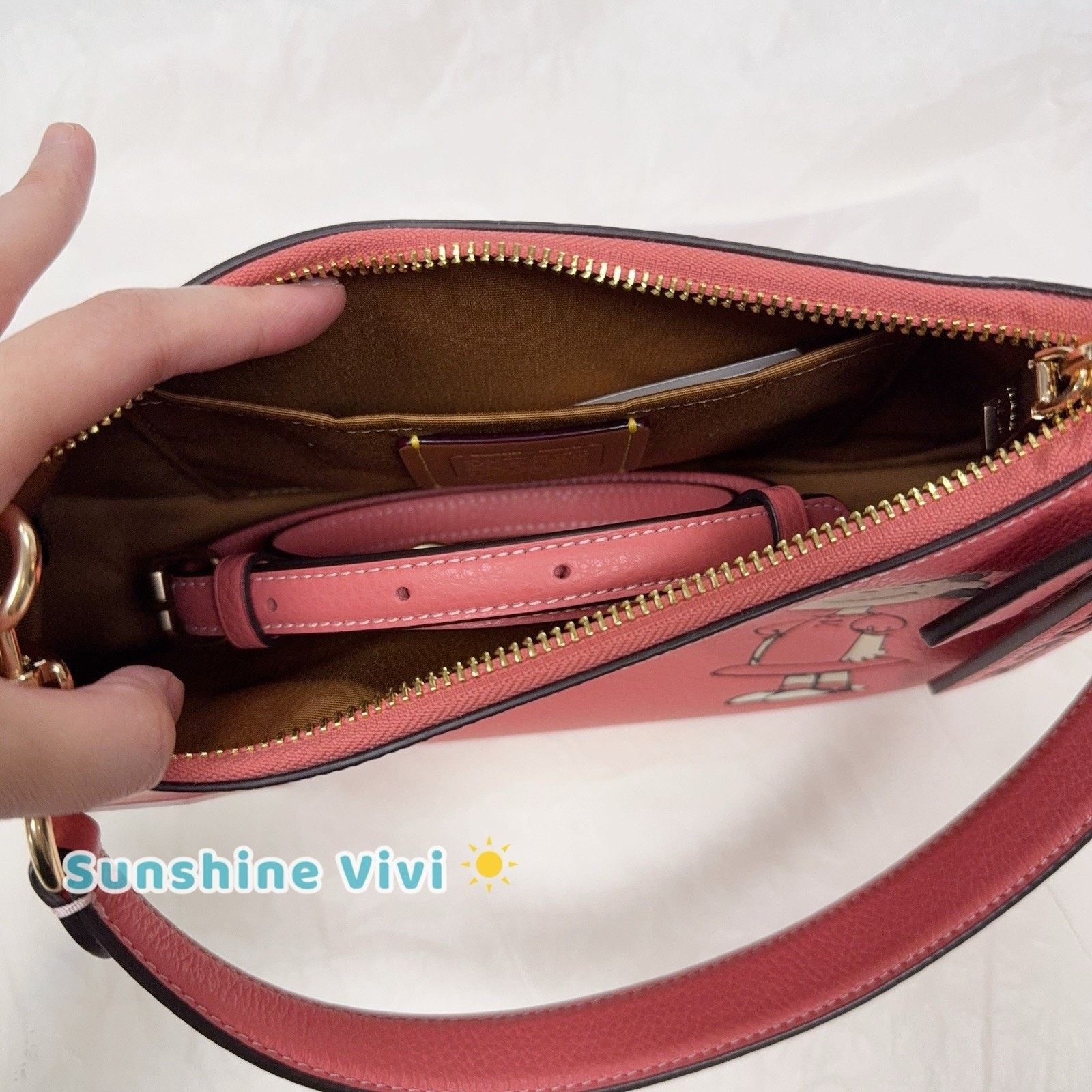 Coach NWT Coach X Peanuts Teri Shoulder Bag Lucy CBM32 Leather Size ONE SIZE - 5 Thumbnail