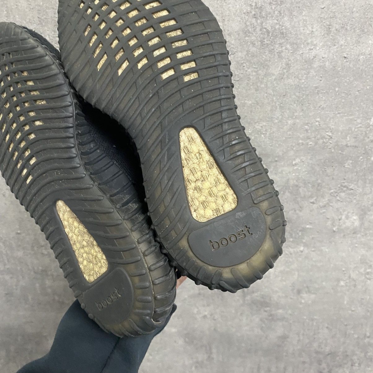 Adidas Adidas Yeezy Boost 350 V2 Onyx Size 7 Size US 7 / EU 40 - 8 Thumbnail