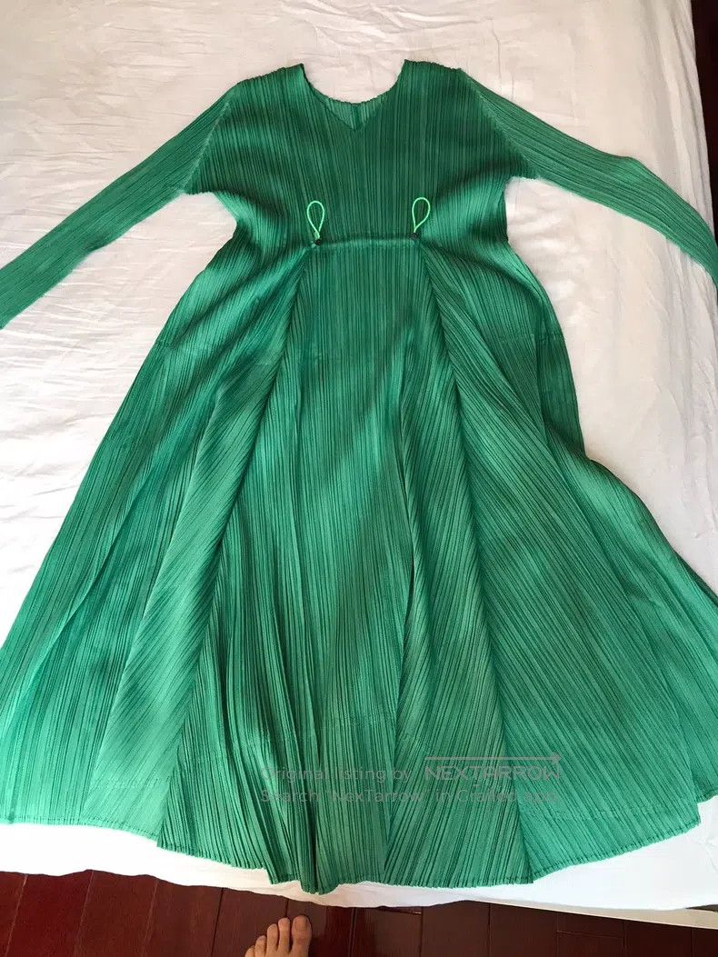 issey miyake green dress Pleats Please Issey Miyake // Green & Multicolour Pleated Dress – VSP  Consignment main image 0