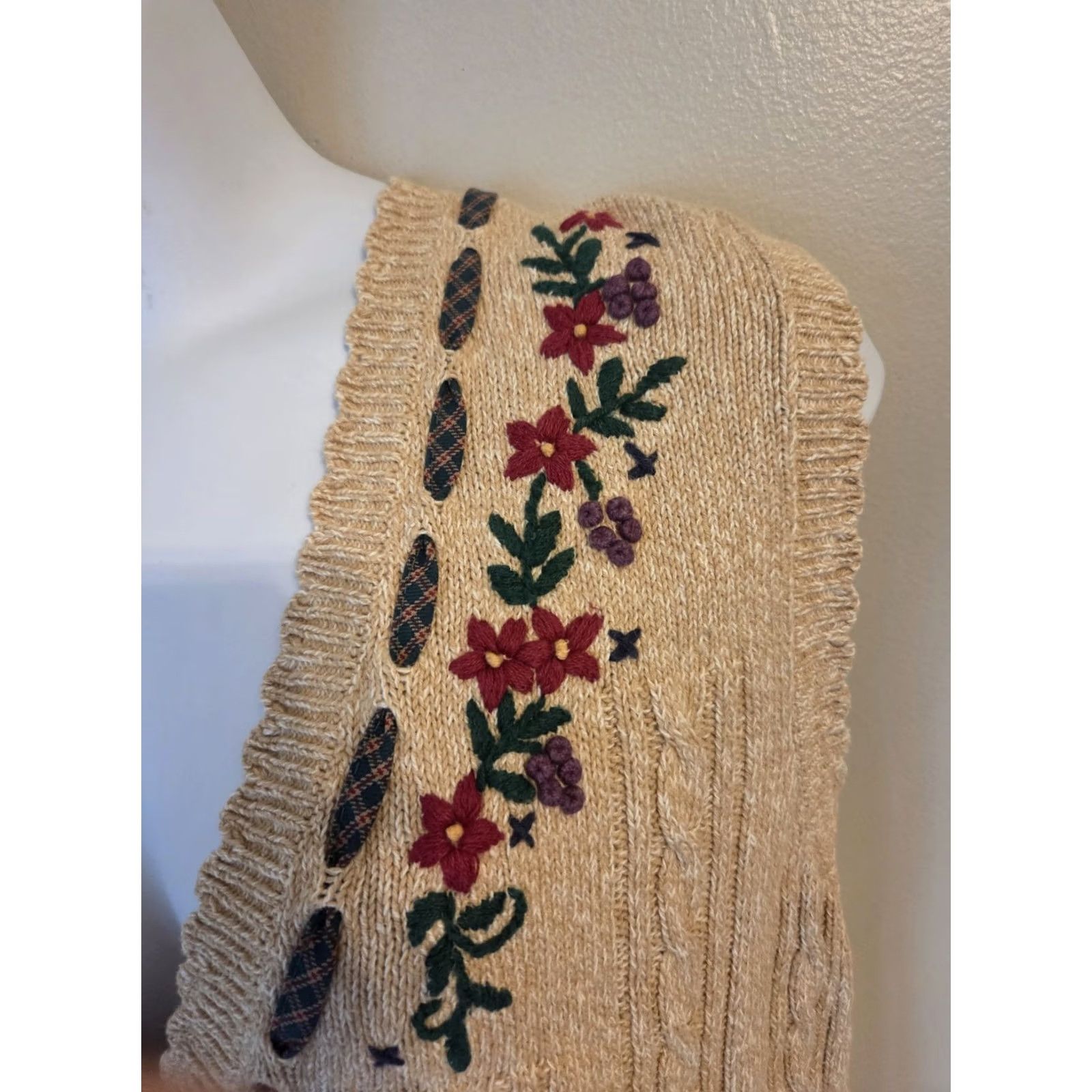 Jantzen VINTAGE Jantzen Sweater Vest Sleeveless Beige Floral Embroidered L 80s Size L / US 10 / IT 46 - 2 Thumbnail