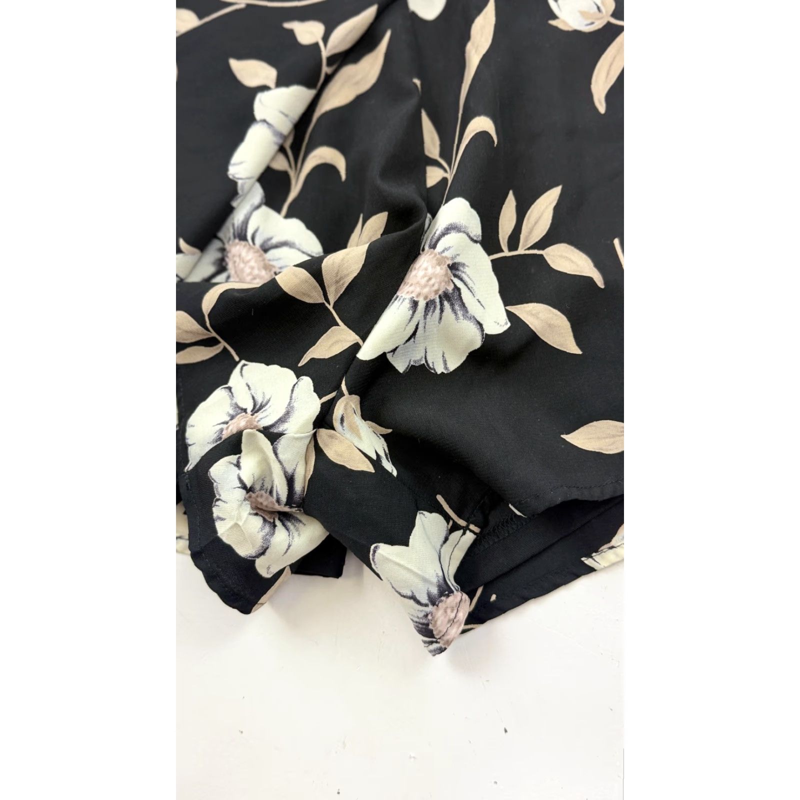 Lulus Lulus Romper Womens Small Black Floral Wrap Front Skort Spaghetti Strap V Neck Size 28" / US 6 / IT 42 - 3 Thumbnail