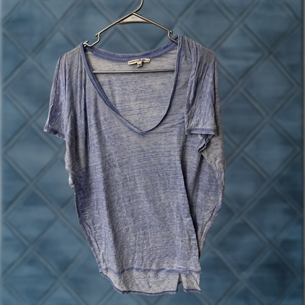 Express Express One Eleven T-Shirt Womens Large Blue V Neck Short Sleeve Shirt Size L / US 10 / IT 46 - 1 Thumbnail