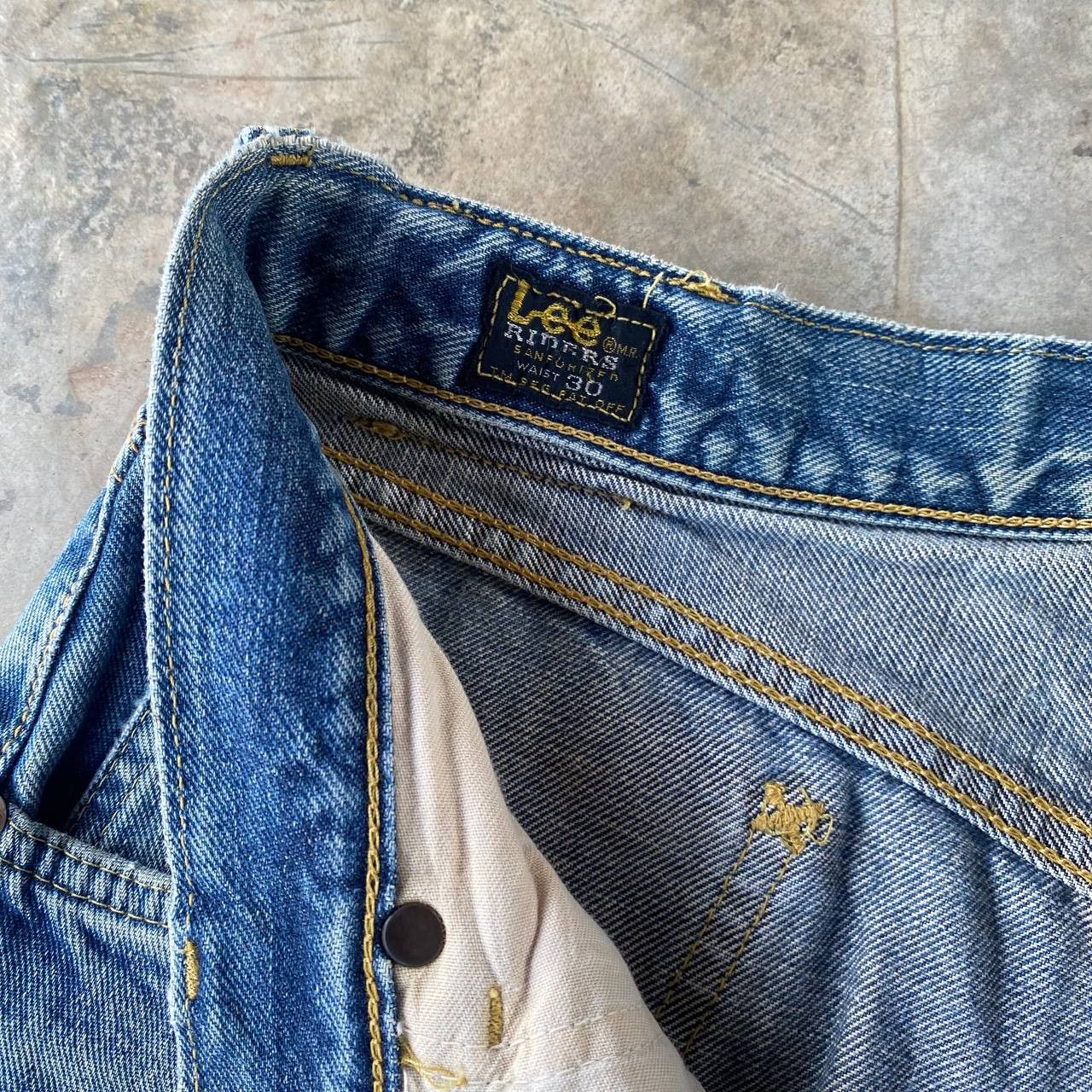 Lee Vintage 90s LEE RIDERS SELVEDGED Loose Denim Grunge Bluewash Size US 28 / EU 44 - 14 Thumbnail