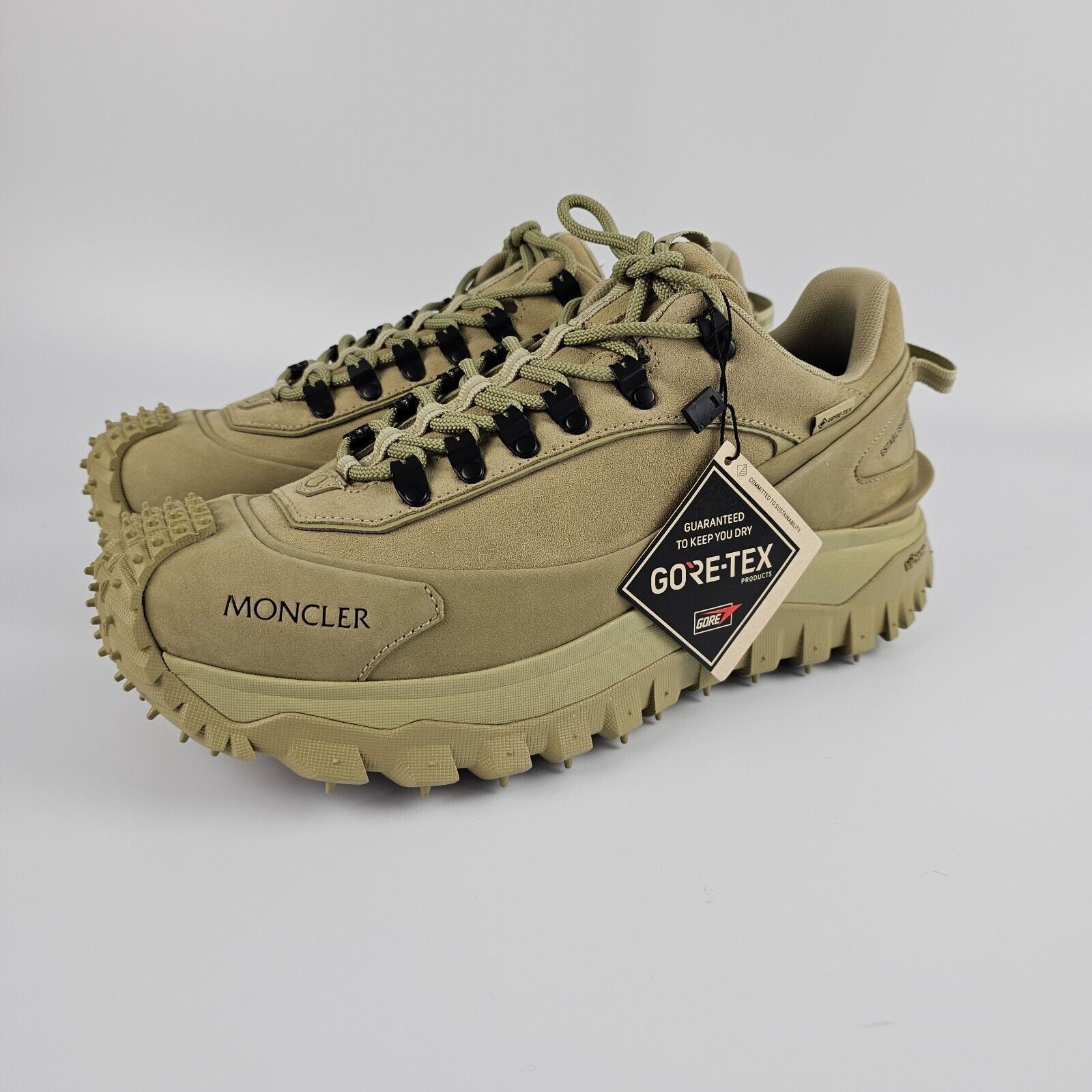 MONCLER Trailgrip Apex $820 Beige Leather Sneakers New