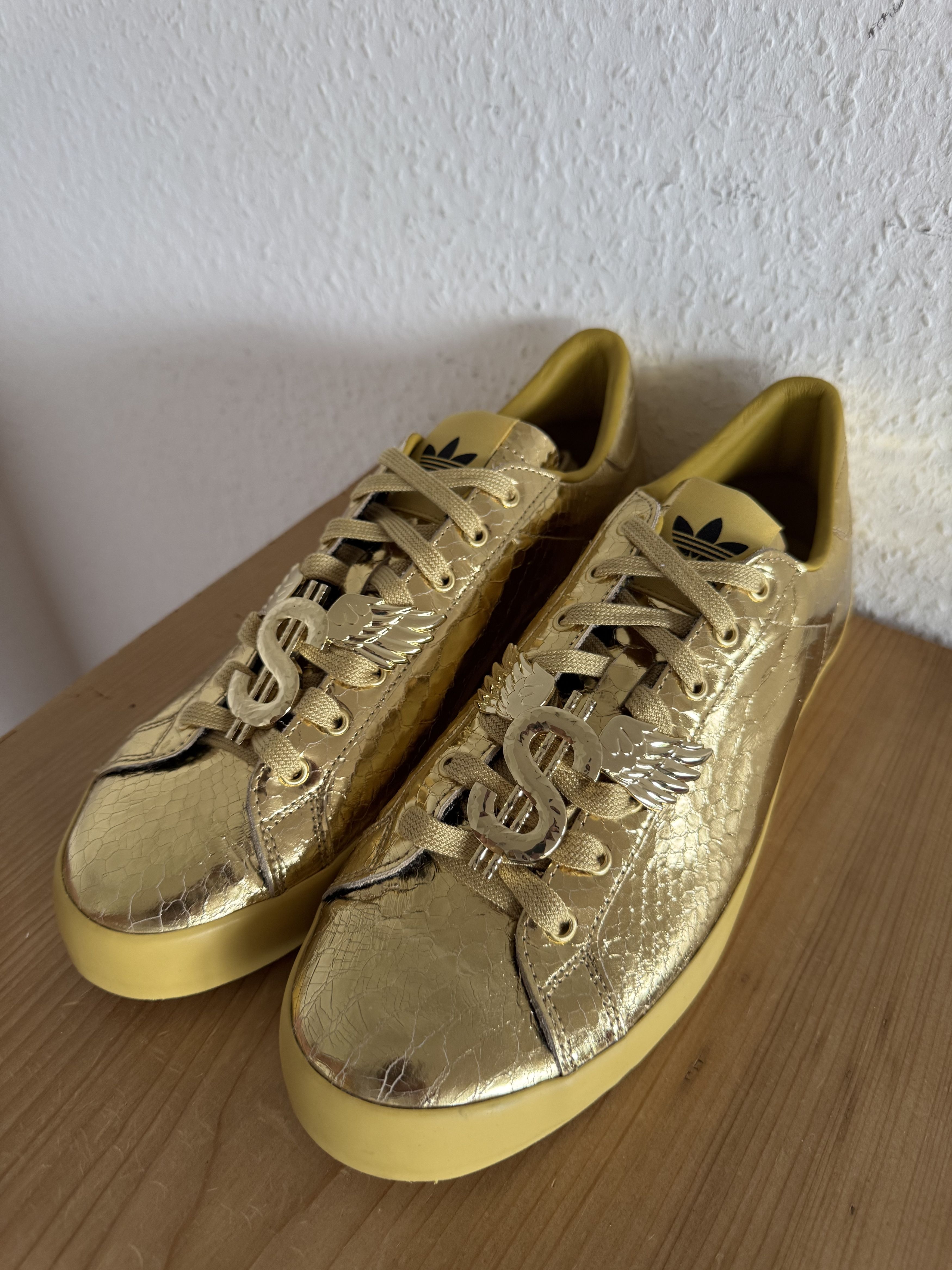 Adidas × Jeremy Scott Gold Dollar Wings Sneaker Size US 12 / EU 45 - 2 Thumbnail
