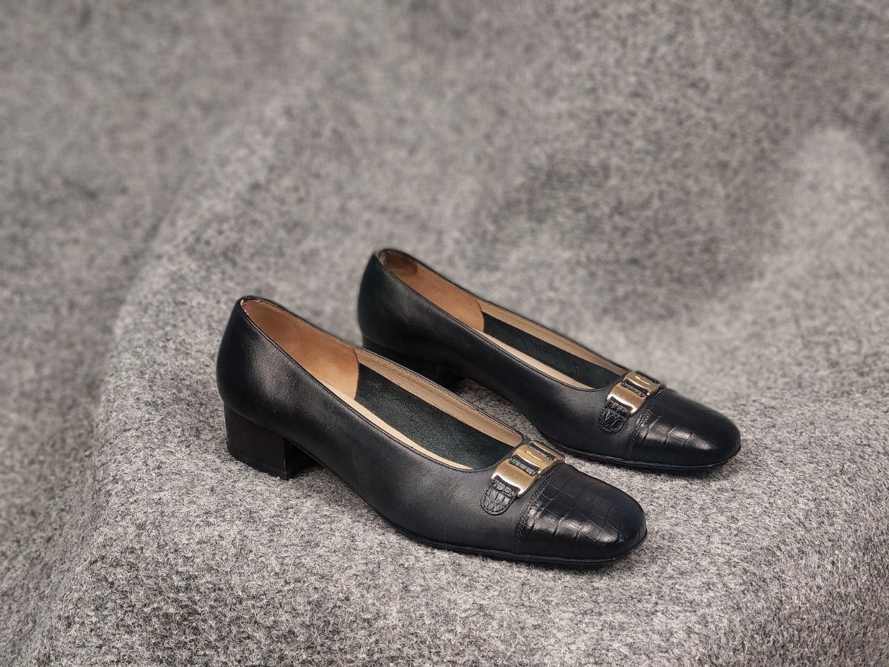 Salvatore Ferragamo Salvatore Ferragamo Vintage Pumps Heel Leather Black Shoes Size US 7.5 / IT 37.5 - 4 Thumbnail