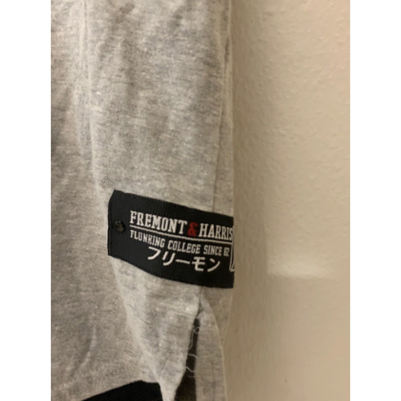 Vintage VINTAGE Fremont & Harris Shirt Mens L Gray w/ Black 1982 College Logo Pocket Crew Neck Short Sleeve T-Shirt Size US L / EU 52-54 / 3 - 3 Thumbnail